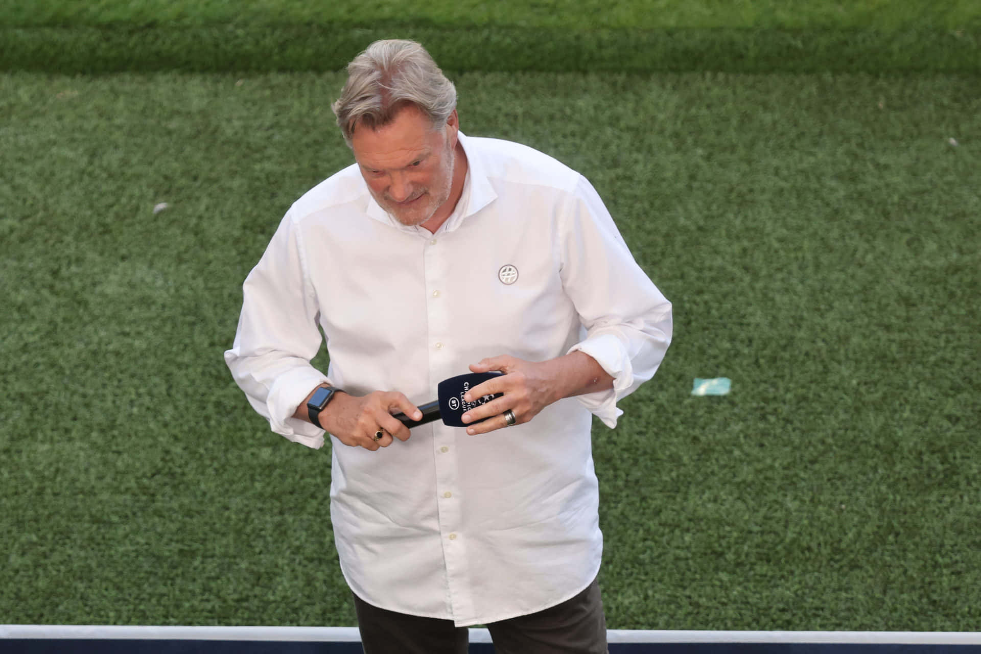 Glenn Hoddle, white shirt, green turf, Full HD Desktop Wallpaper