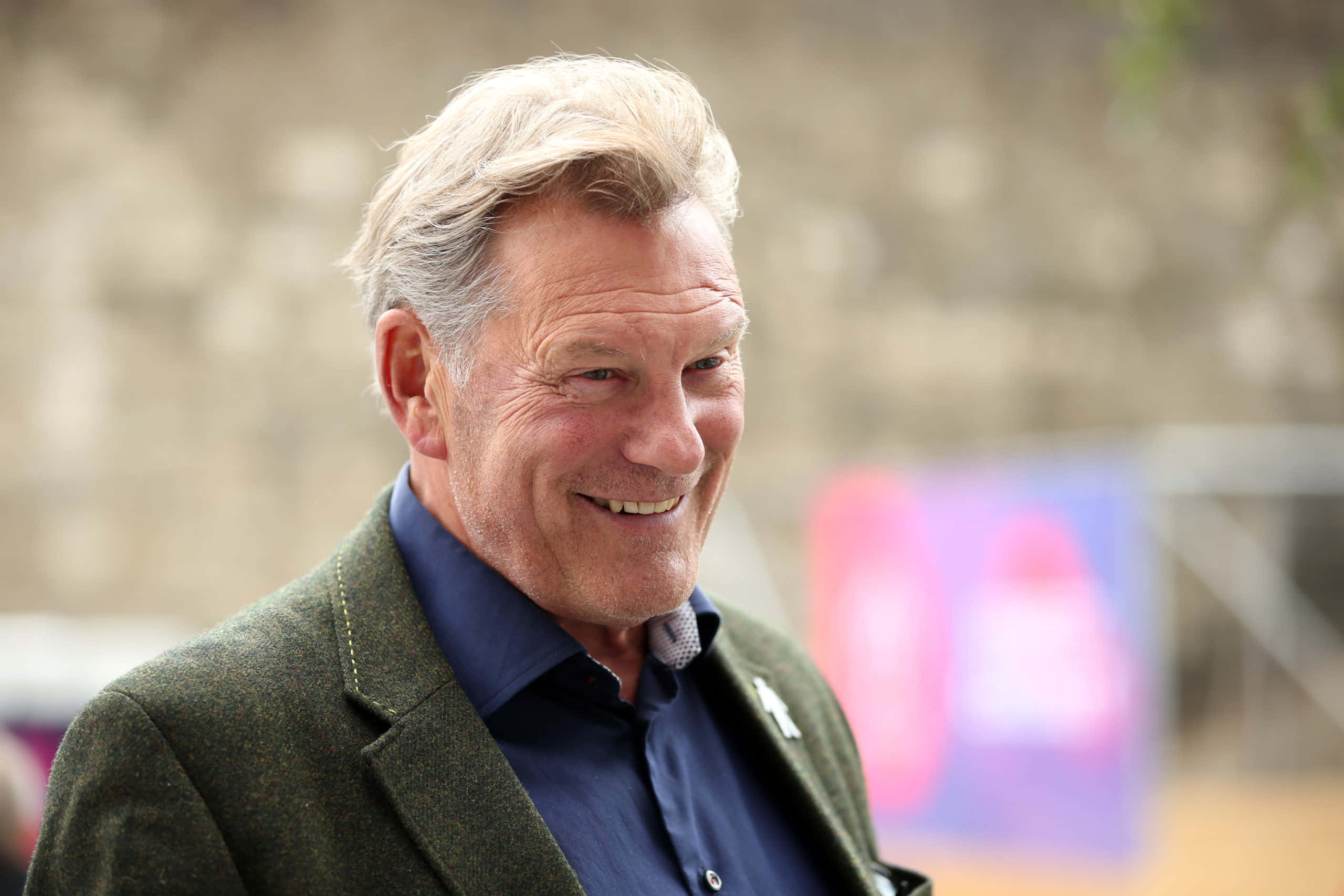 Glenn Hoddle, ITV Commentator, green tweed jacket, 2K Desktop Wallpaper