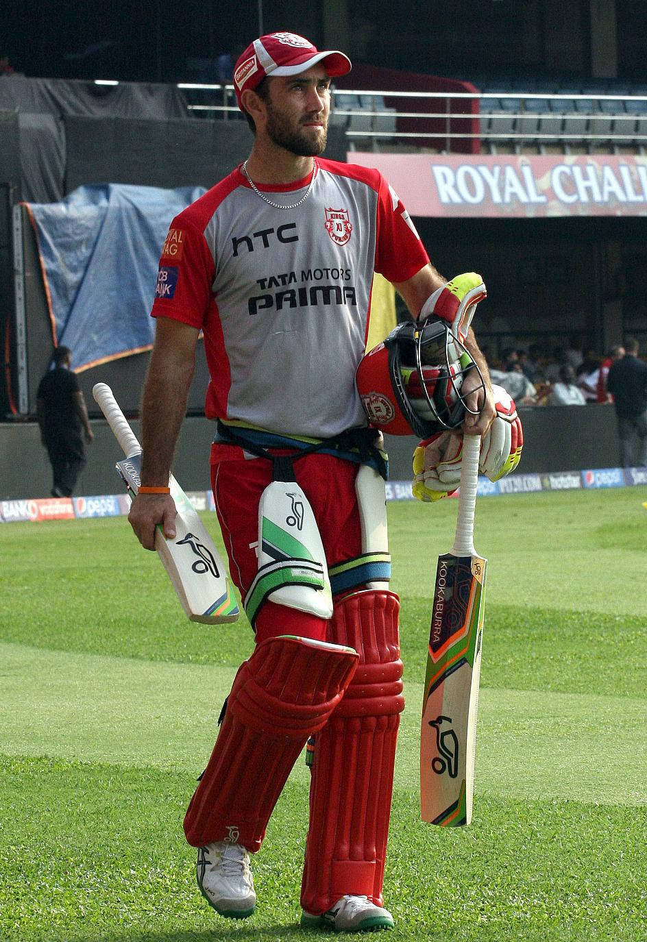Glenn Maxwell, cricket equipment, red gear, HD Phone Wallpaper