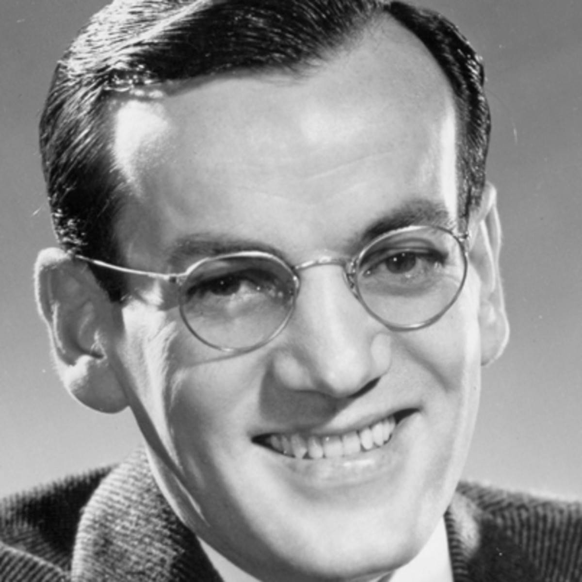Glenn Miller, black and white studio portrait, round glasses, SD Desktop Wallpaper
