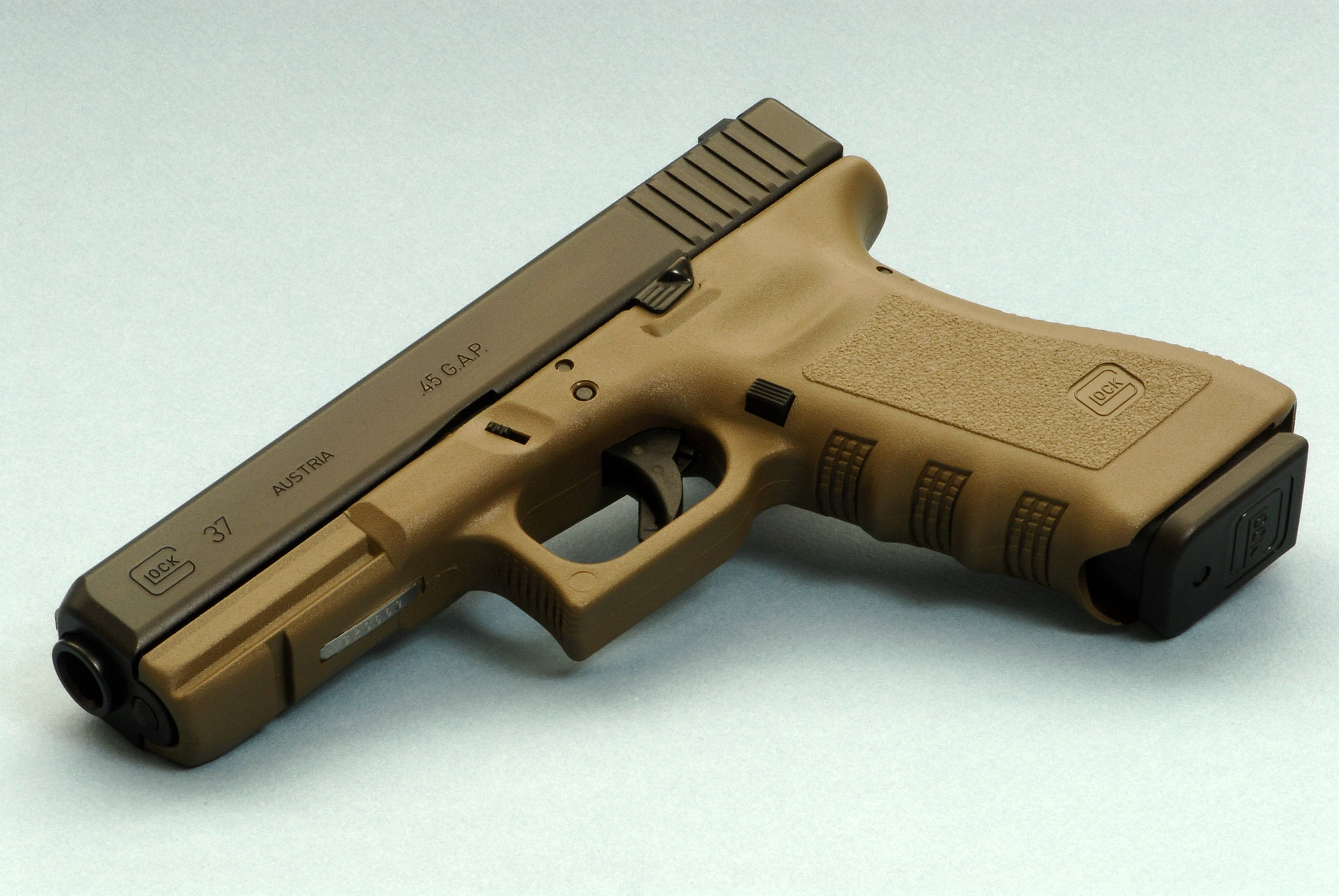 Glock 37, .45 GAP, tan, 2K Desktop Wallpaper