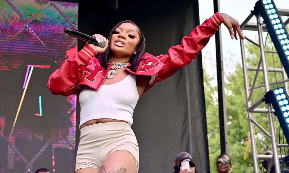 Glorilla, red jacket, shorts, SD Desktop Wallpaper