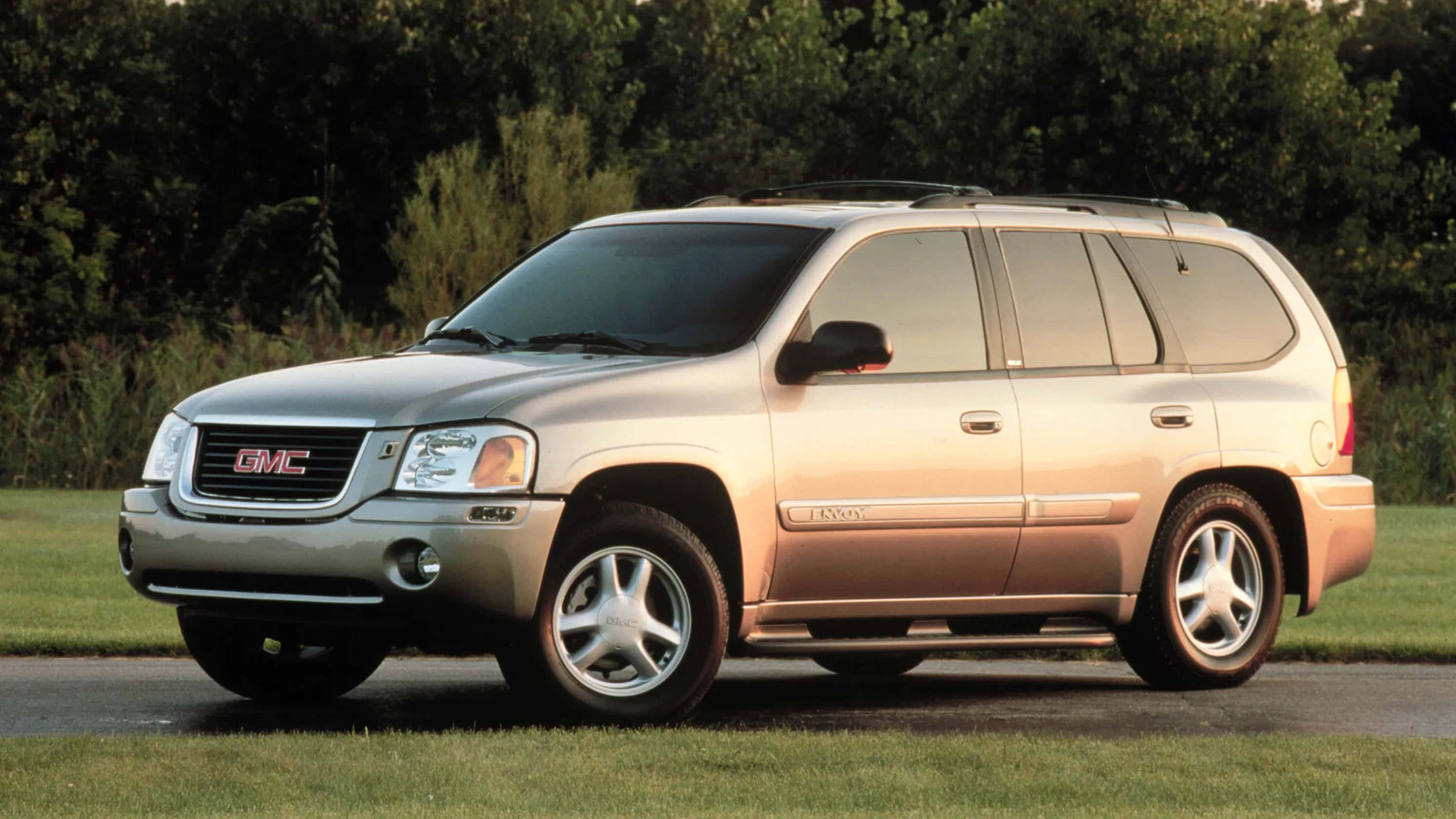 GMC Envoy, silver, paved road, 2K Desktop Wallpaper