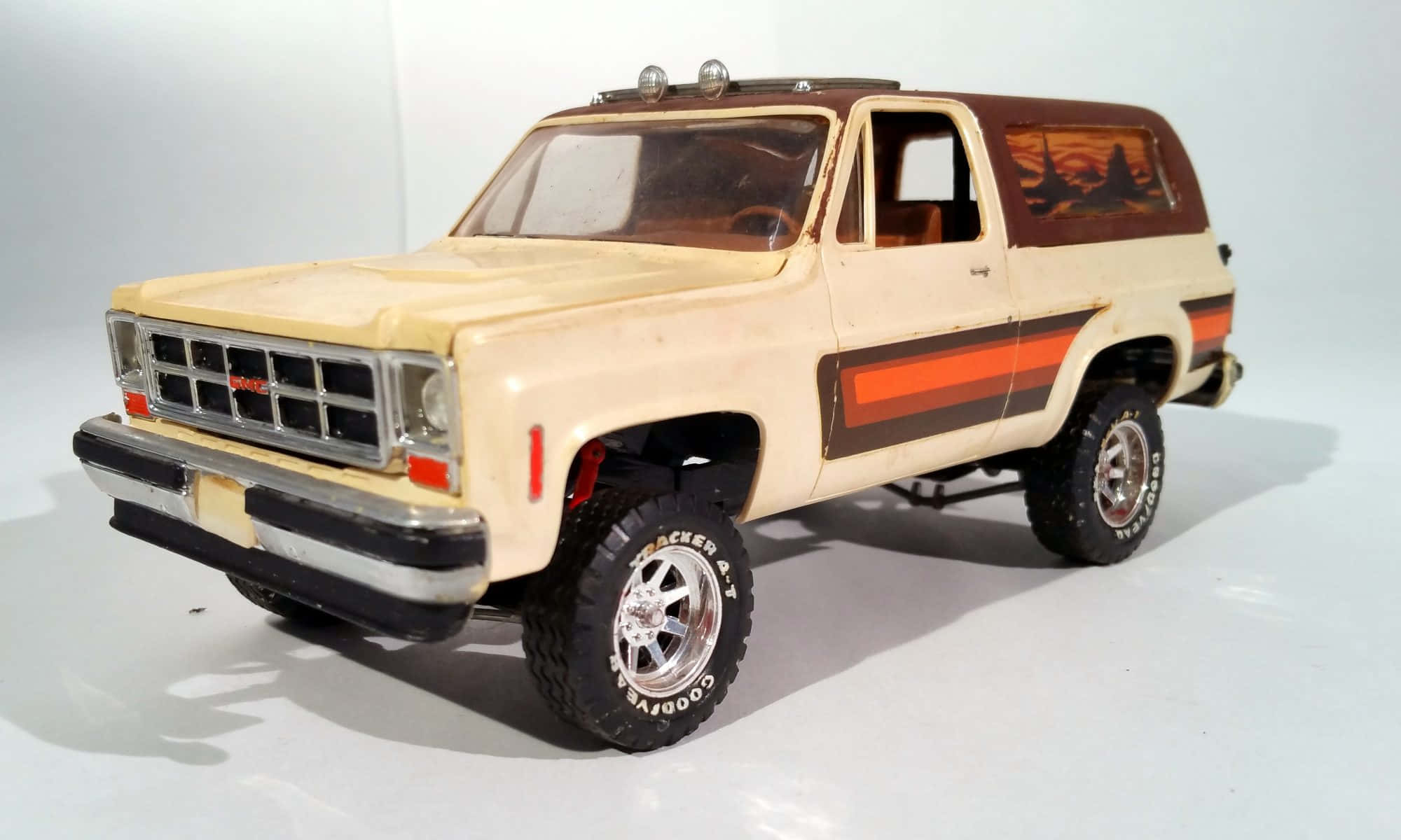 2000 GMC Jimmy, beige and orange, lifted, Full HD Desktop Wallpaper