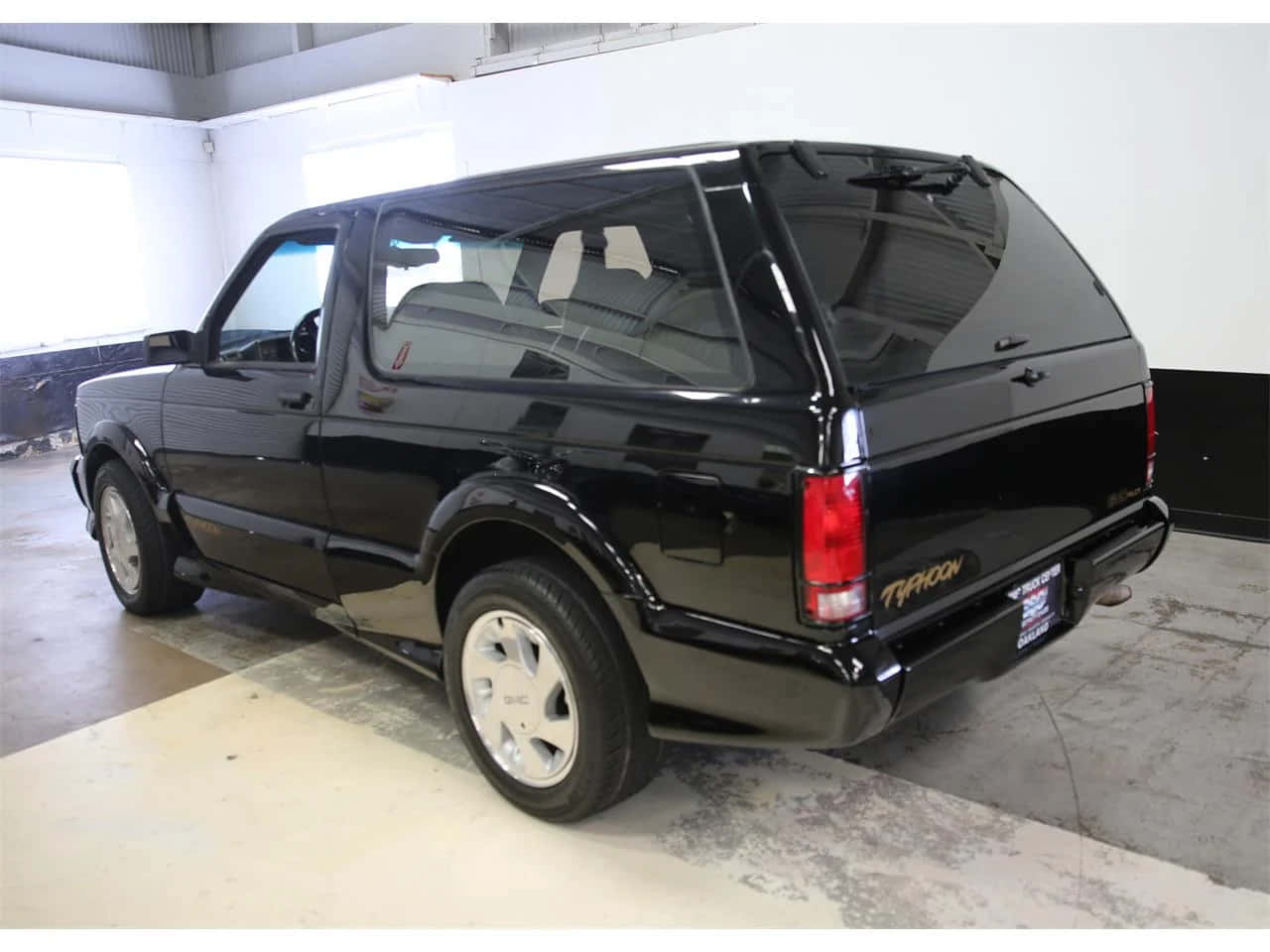 GMC Jimmy, 1990s SUV, glossy black, HD Desktop Wallpaper