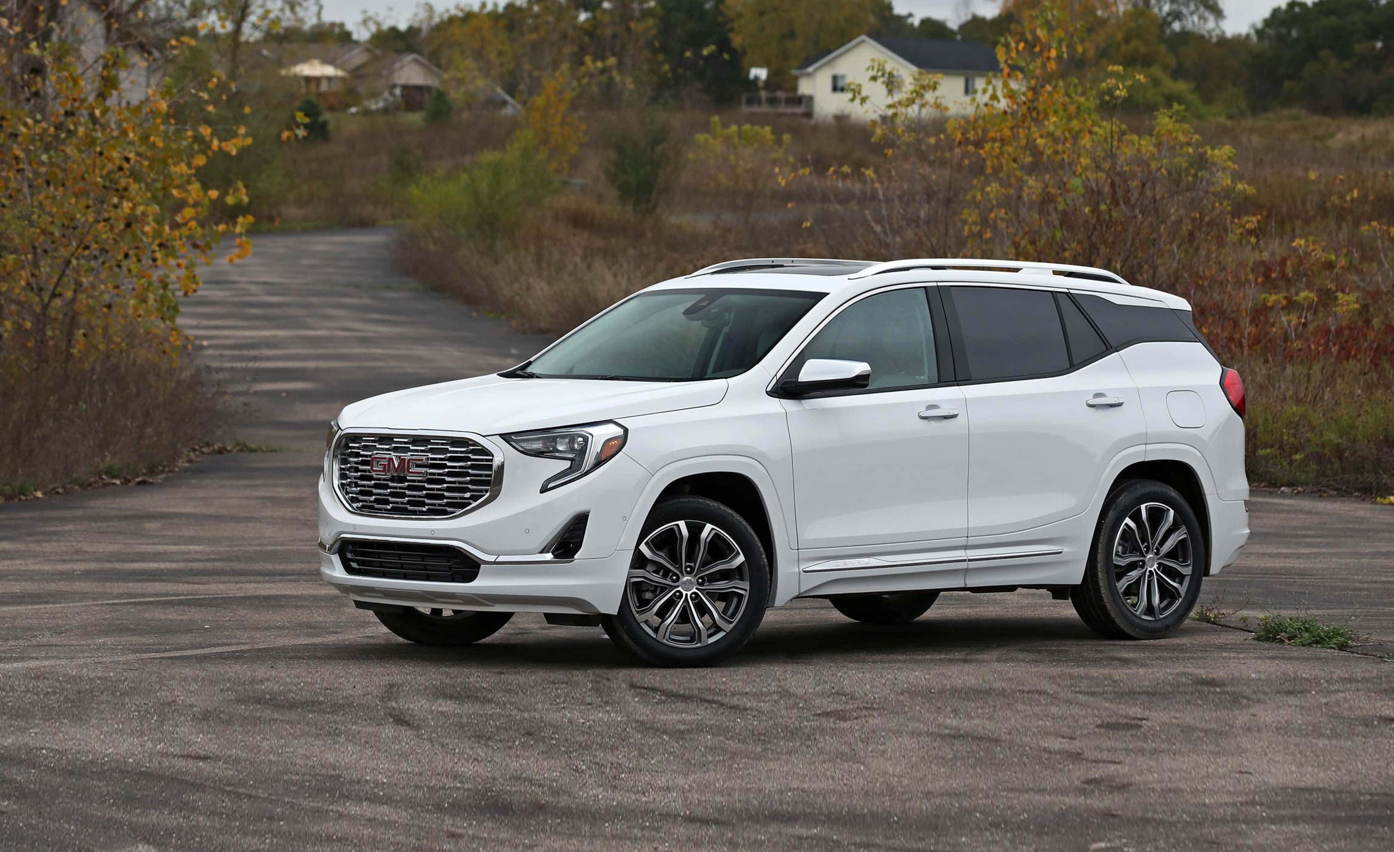 GMC Terrain, pristine white, gravel driveway, 4K Desktop Wallpaper