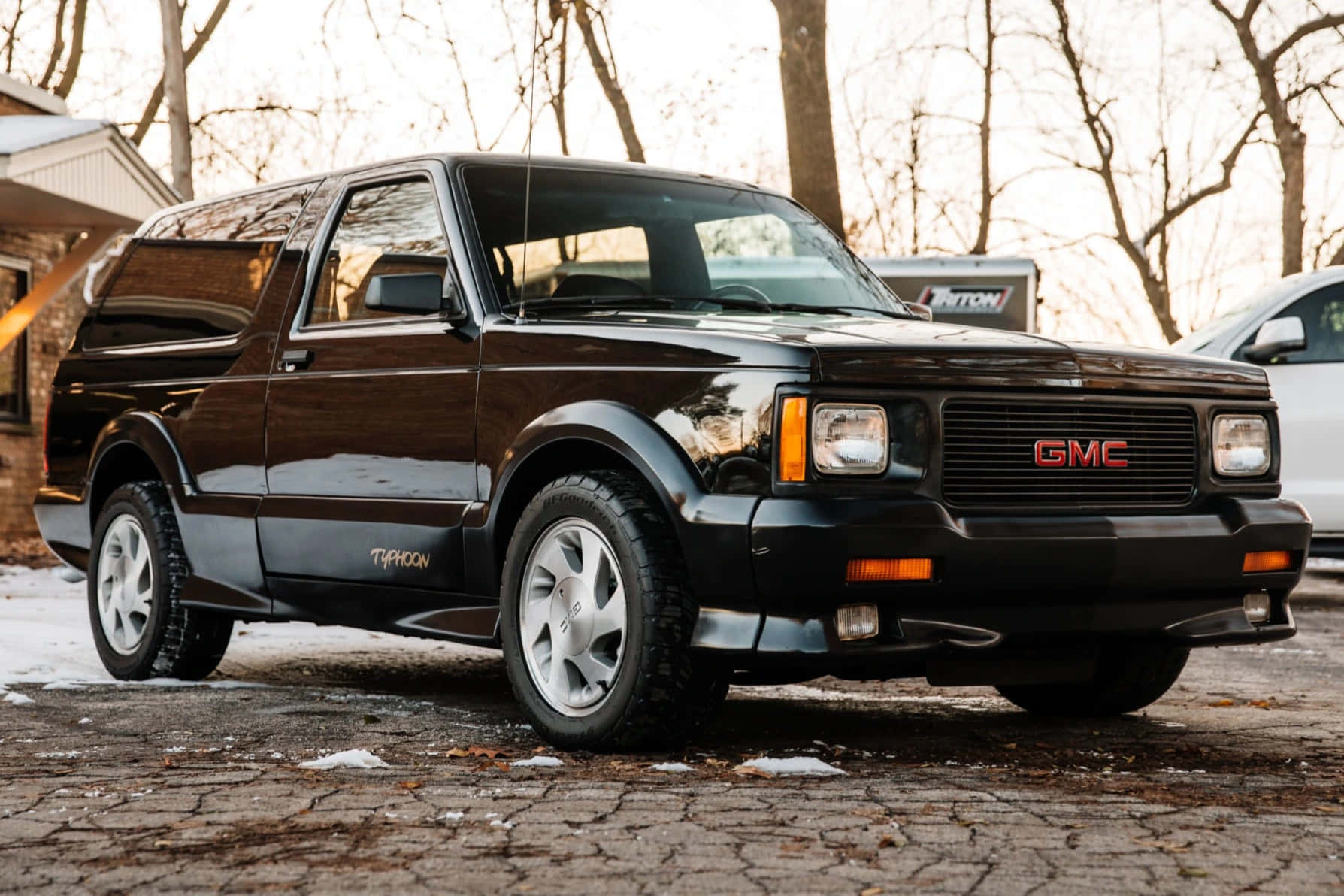 GMC Typhoon, glossy black, snowy cobblestone driveway, HD Desktop Wallpaper