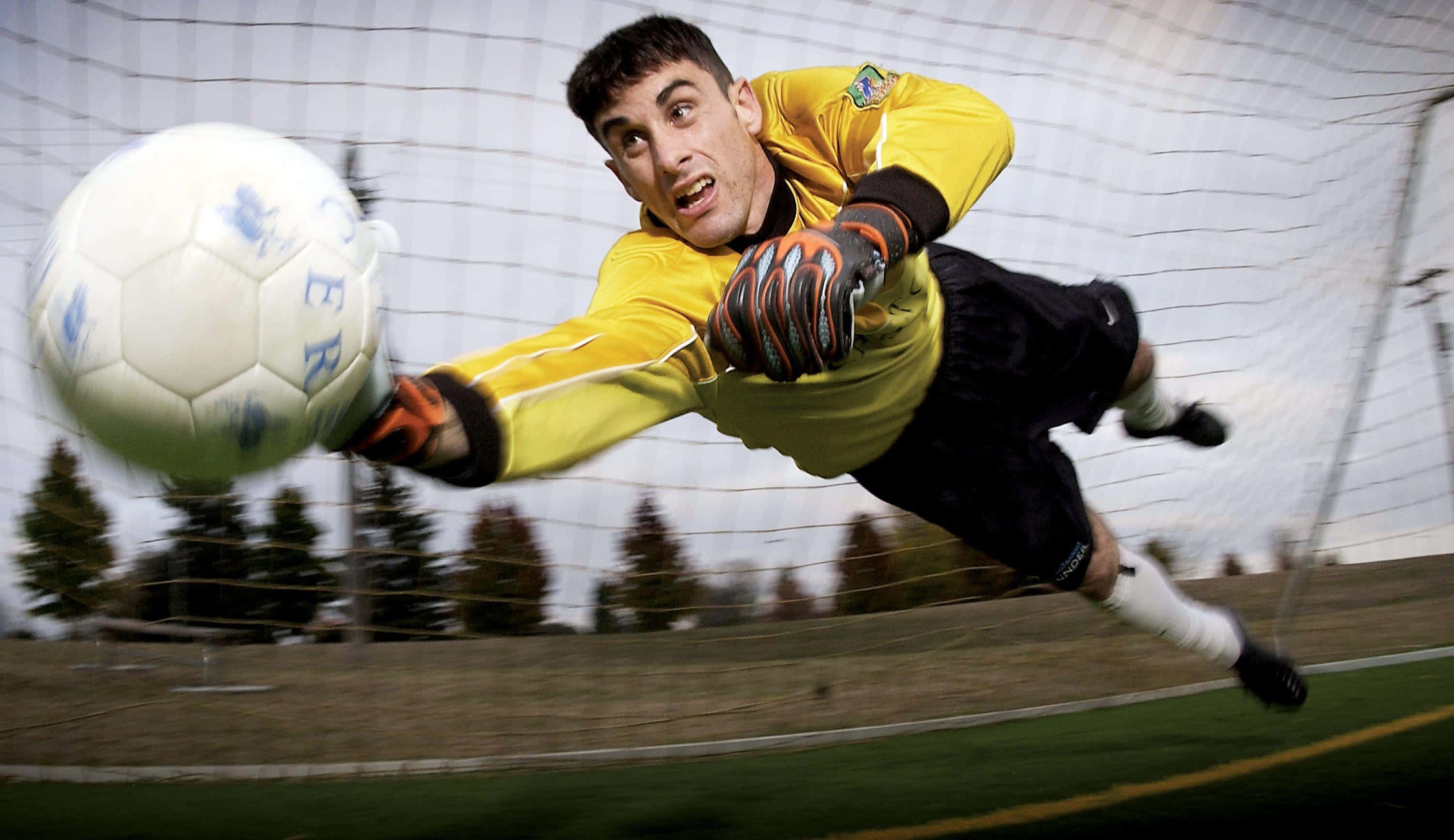 yellow jersey, white ball, blurred net, 2K Desktop Wallpaper