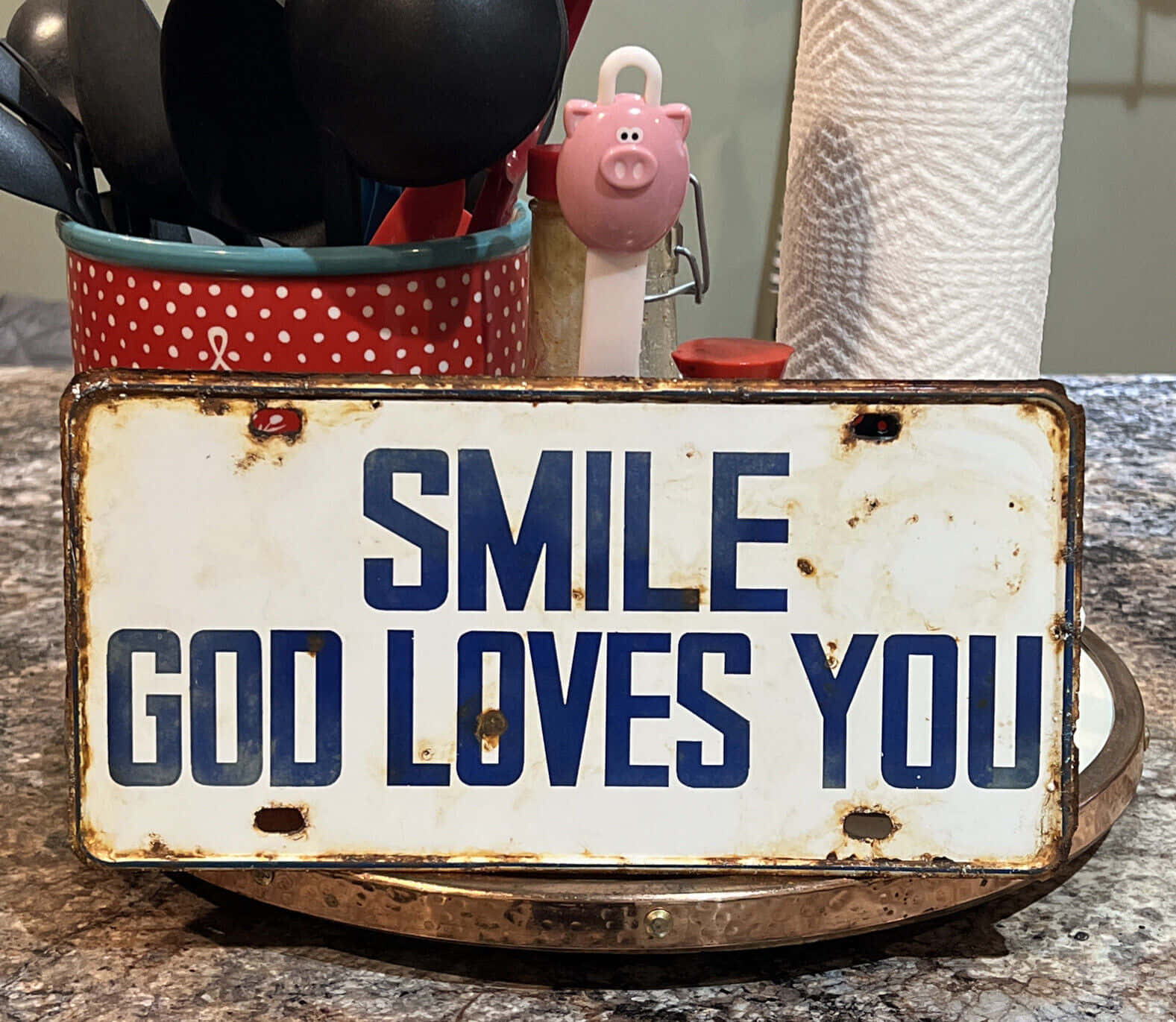 SMILE GOD LOVES YOU, kitchen counter, red polka-dot utensil holder, HD Desktop Wallpaper