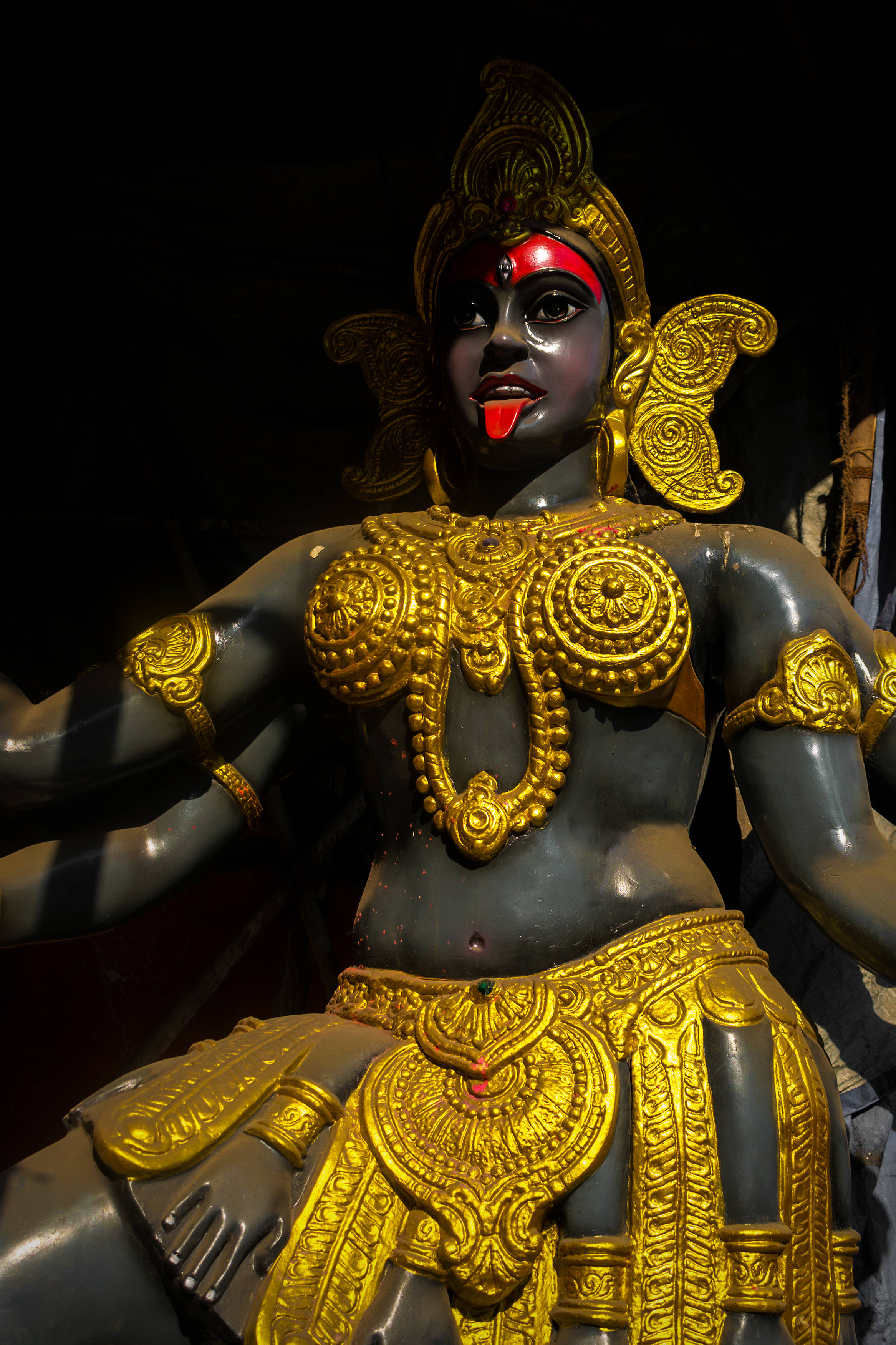 Goddess Kali, black and gold, intricate golden jewelry, 2K Phone Wallpaper
