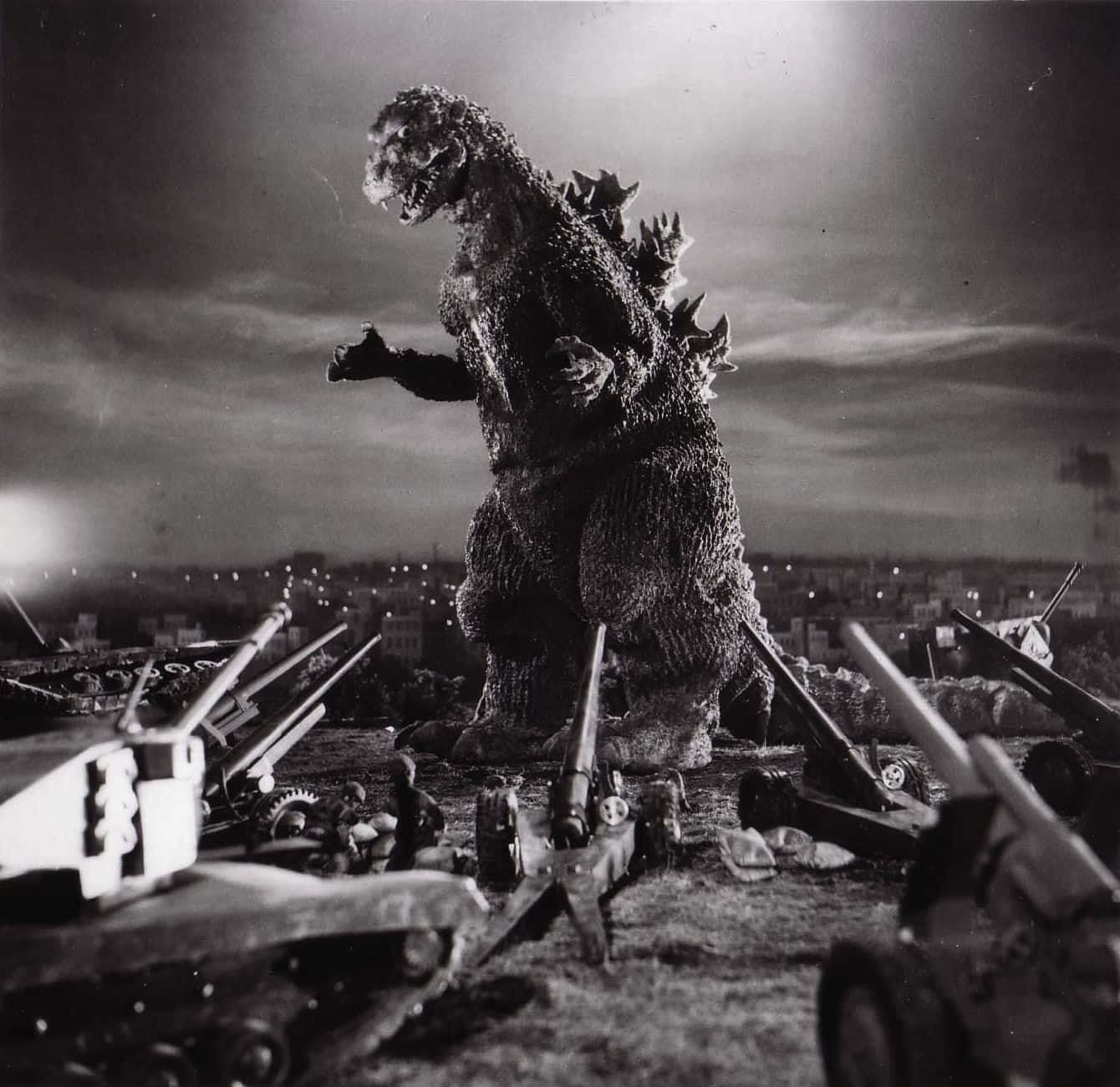 Godzilla 1954, monochrome, battlefield of destroyed tanks, HD Desktop Wallpaper