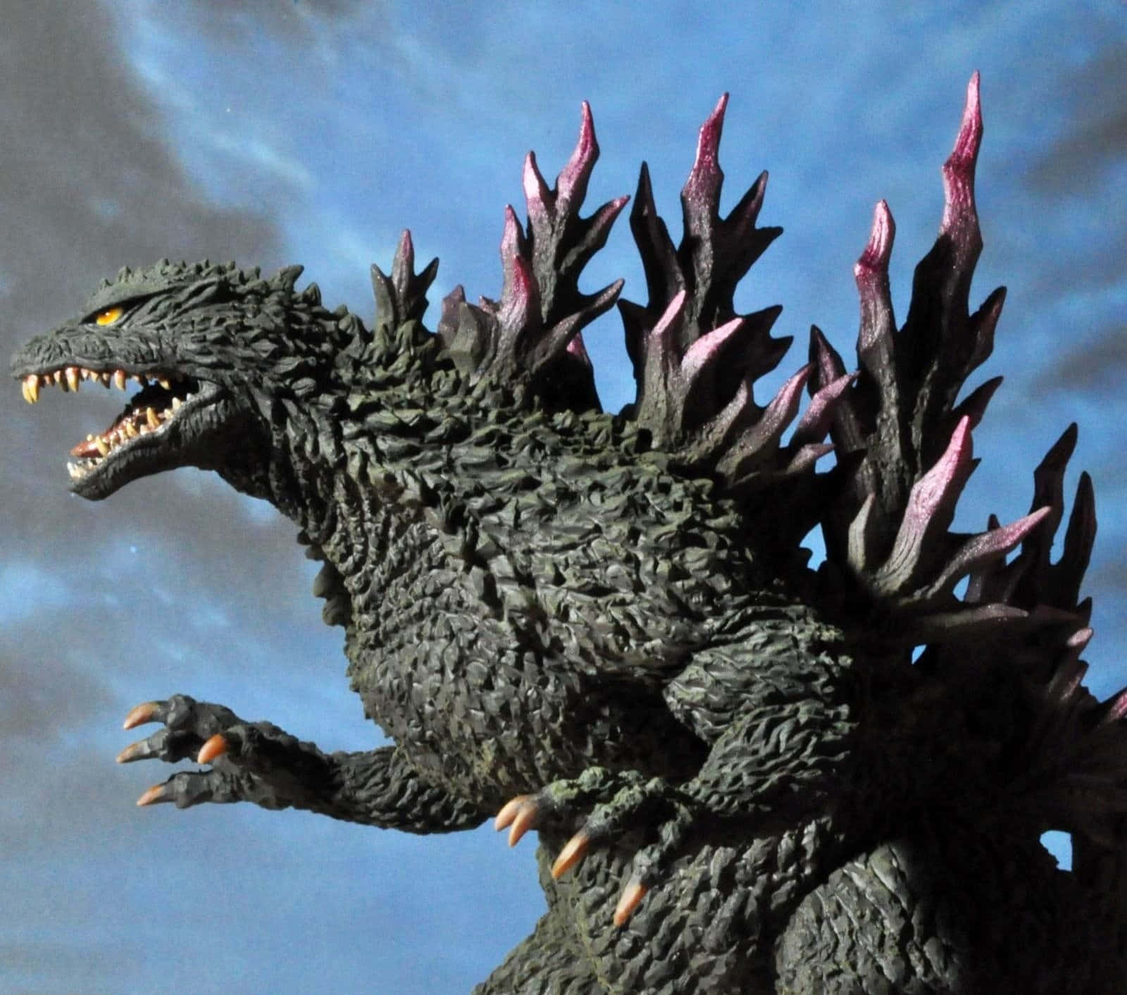 Godzilla 2000, textured gray skin, glowing yellow eyes, HD Desktop Wallpaper