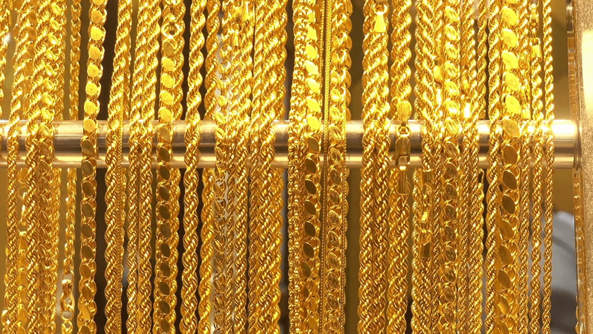 gold chain, jewelry display, rods, Full HD Desktop Wallpaper