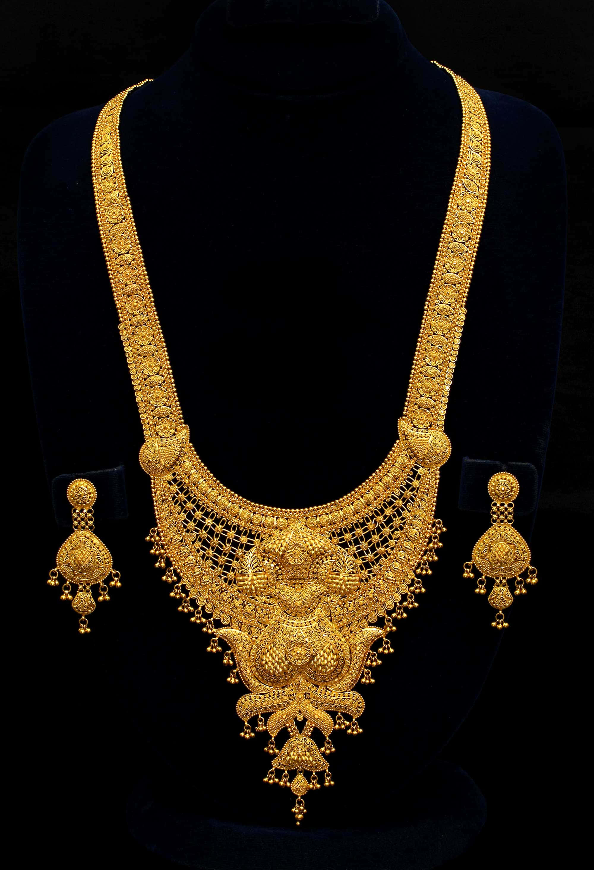 gold chain, black velvet bust, filigree, 2K Phone Wallpaper