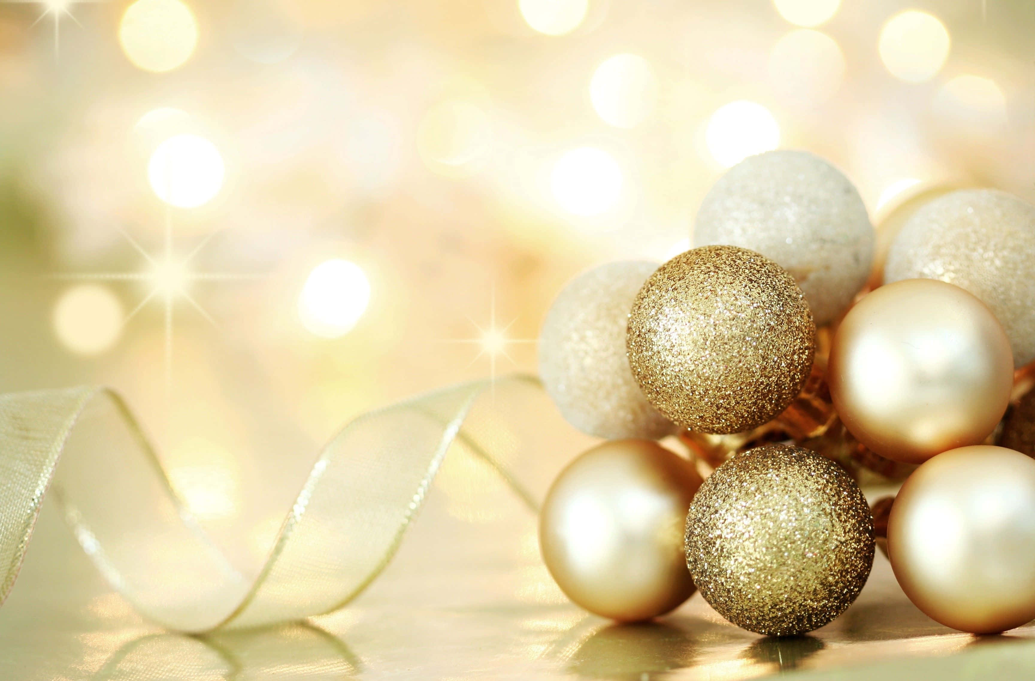 Gold Christmas, golden glitter, pearl ornaments, 2K Desktop Wallpaper