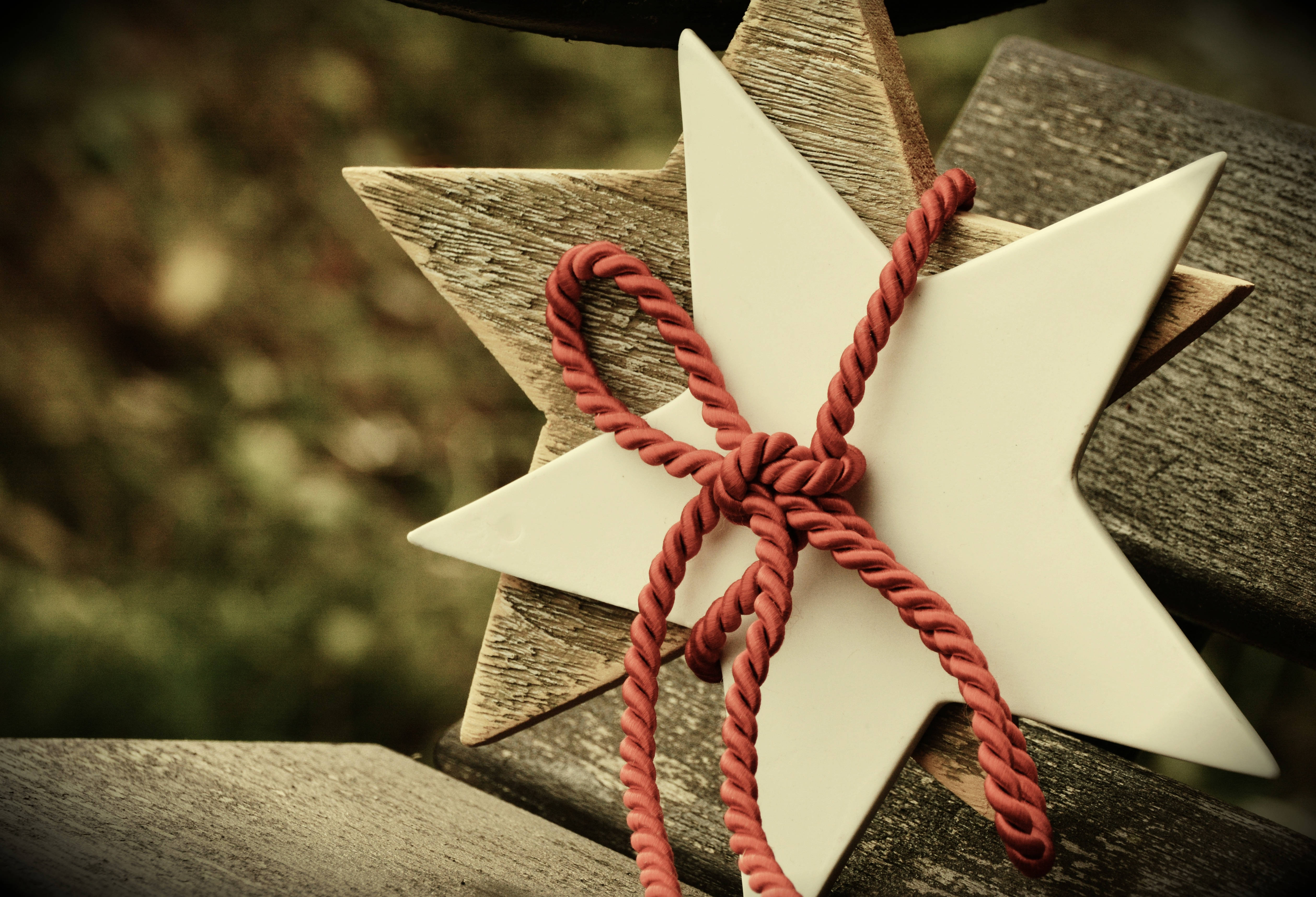 golden star, white ceramic star, red rope, 4K Desktop Wallpaper