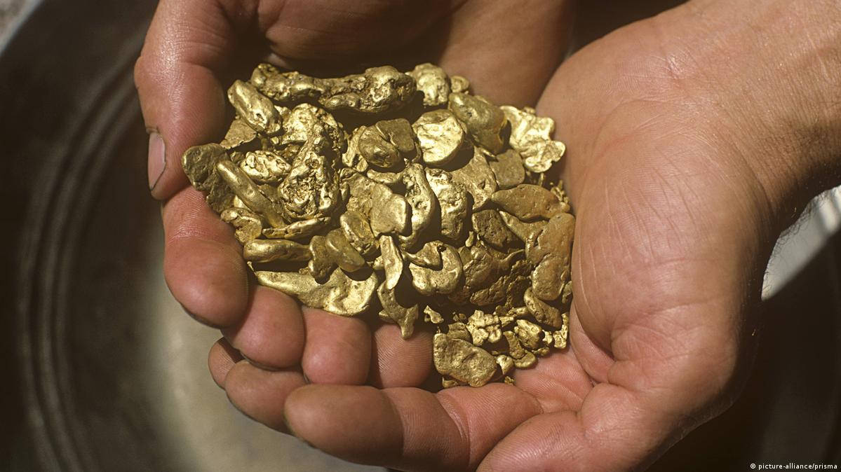 gold nuggets, raw gold, cupped hands, SD Desktop Wallpaper