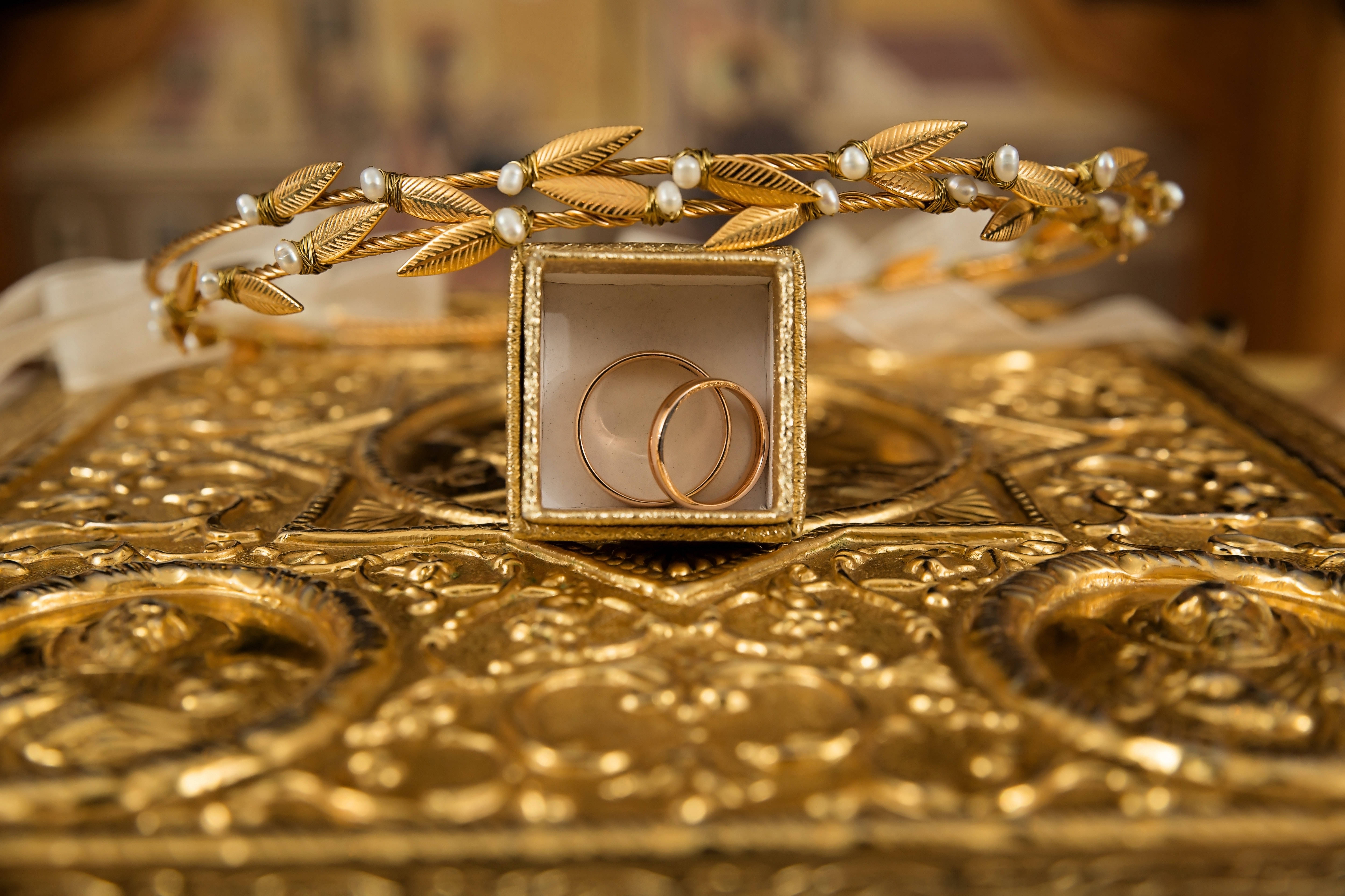 gold wedding rings, ornate golden surface, leaf and pearl crown, 5K Desktop Wallpaper
