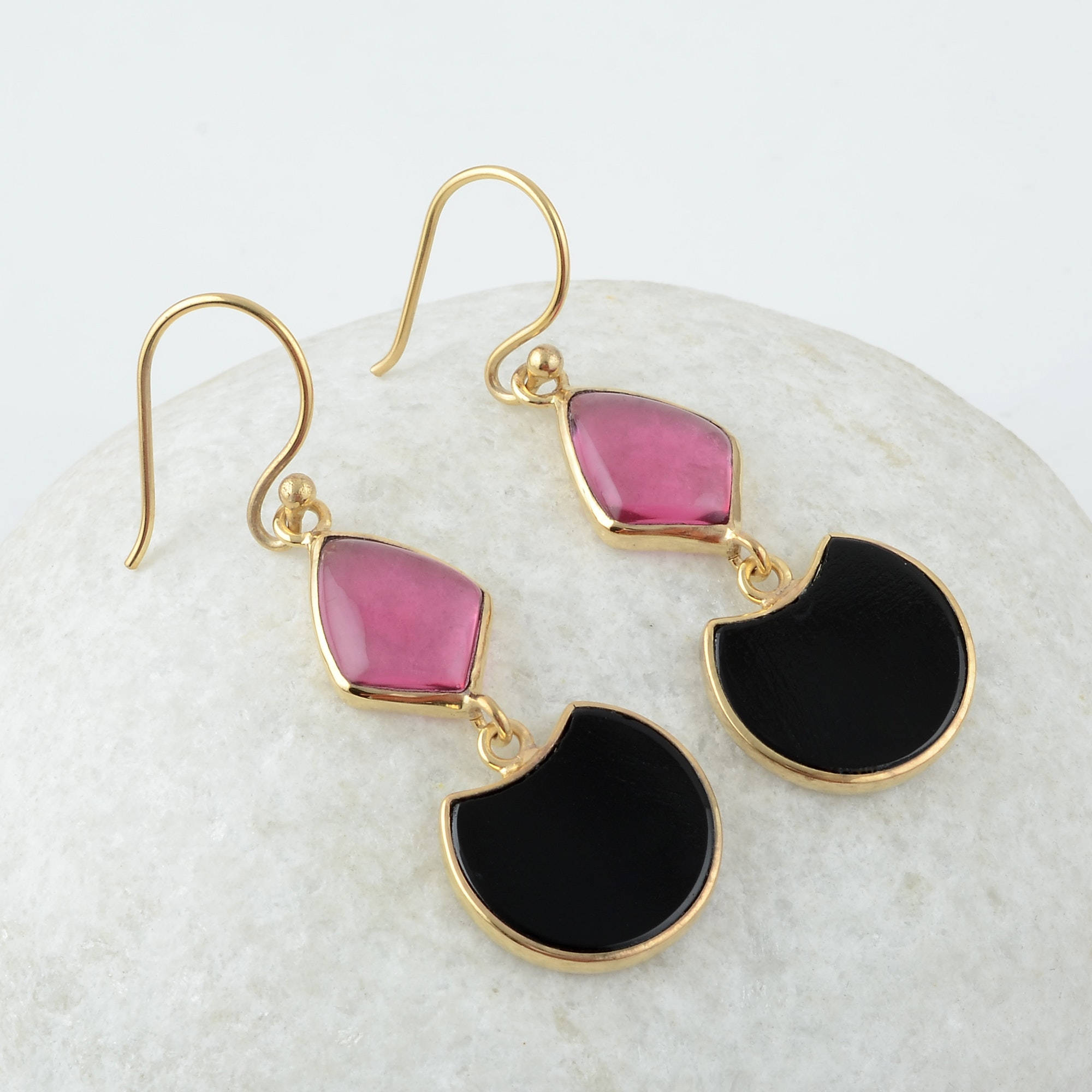 gold earrings, pink and black stone drops, smooth white marble surface, Full HD Desktop Wallpaper