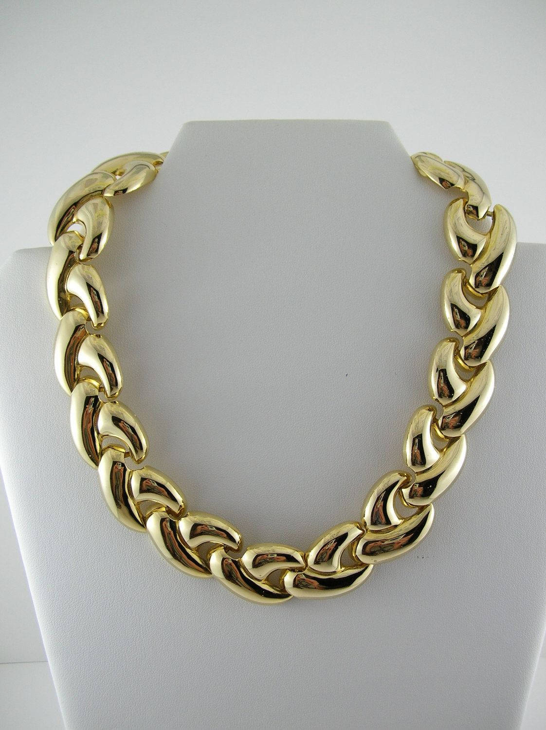 gold chain necklace, large interlocking links, white mannequin bust, HD Phone Wallpaper