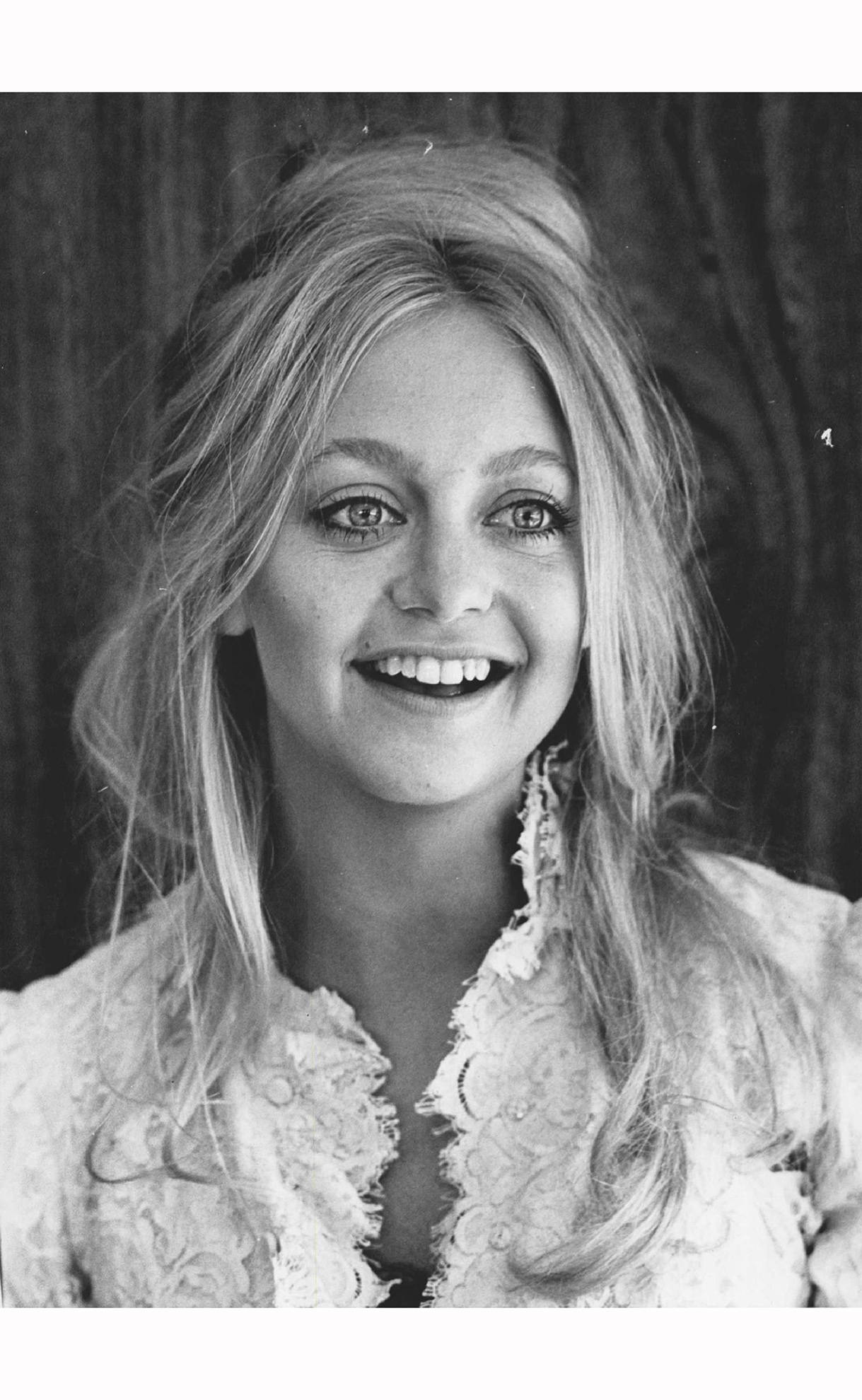 Goldie Hawn, black and white, tousled blonde hair, Full HD Phone Wallpaper