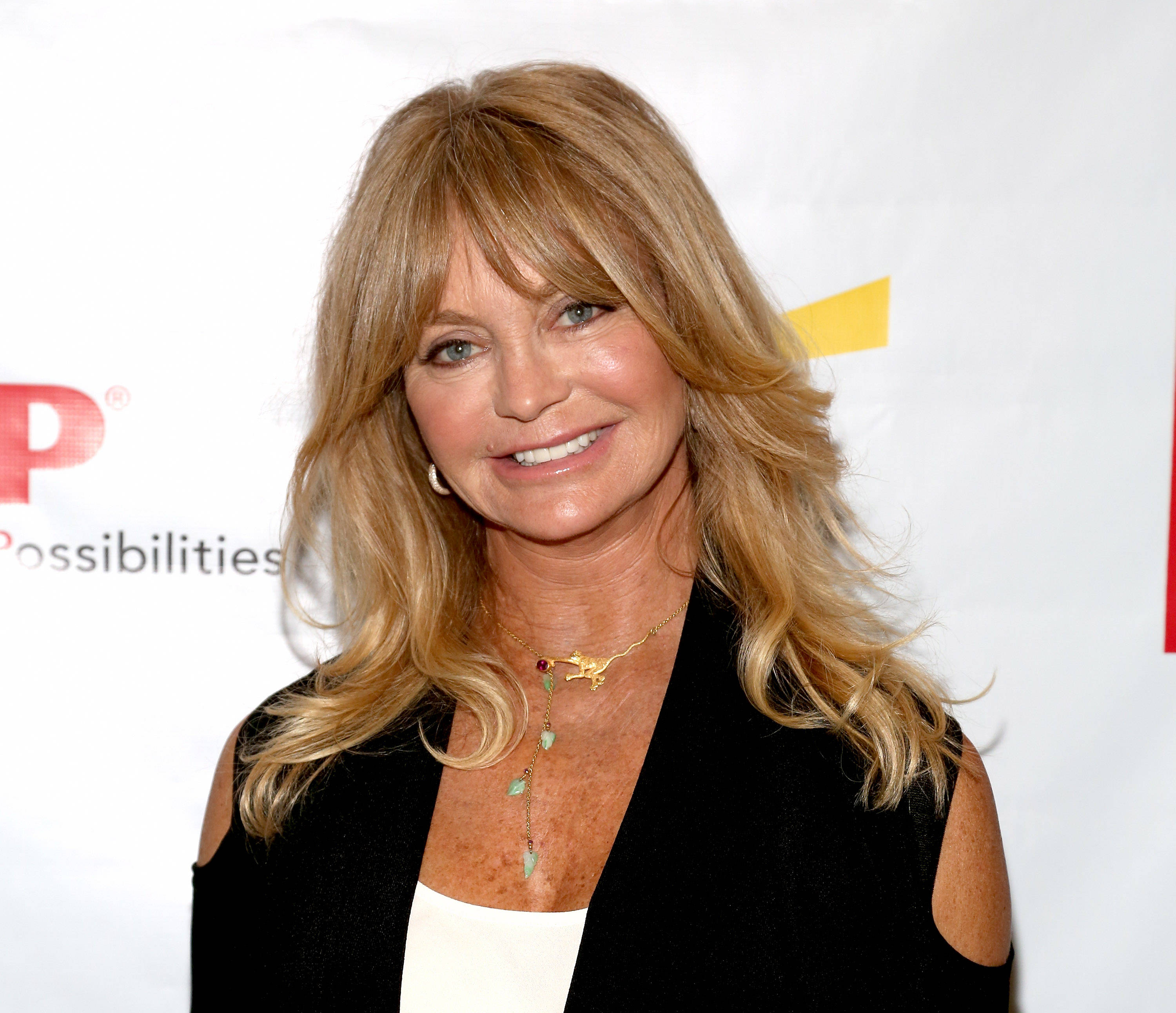 Goldie Hawn, black top, gold necklace, 2K Desktop Wallpaper