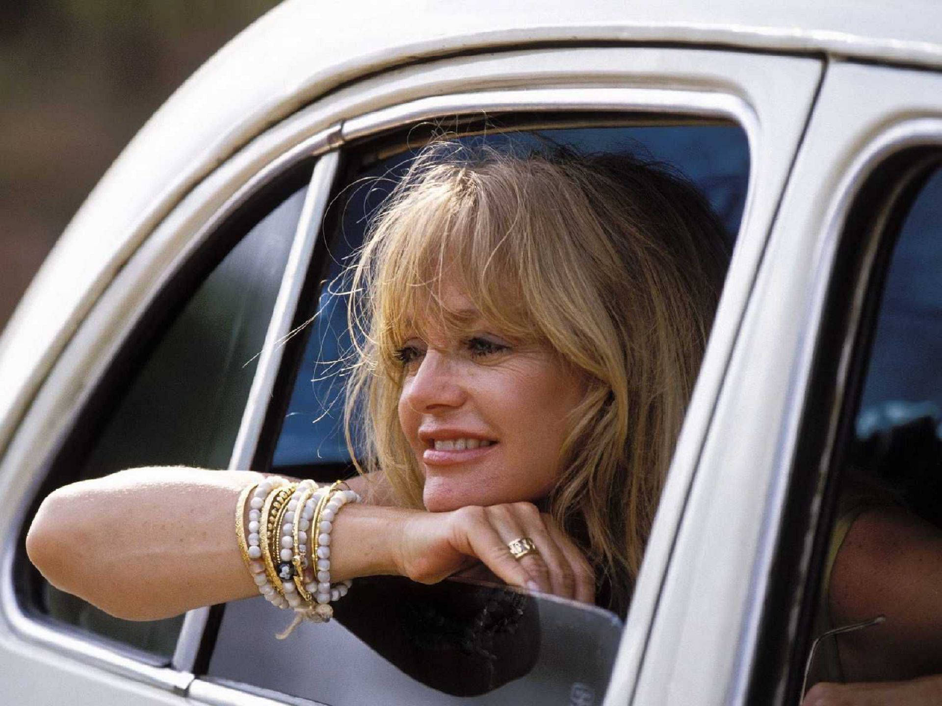 Goldie Hawn, white vintage car, blonde hair, Full HD Desktop Wallpaper