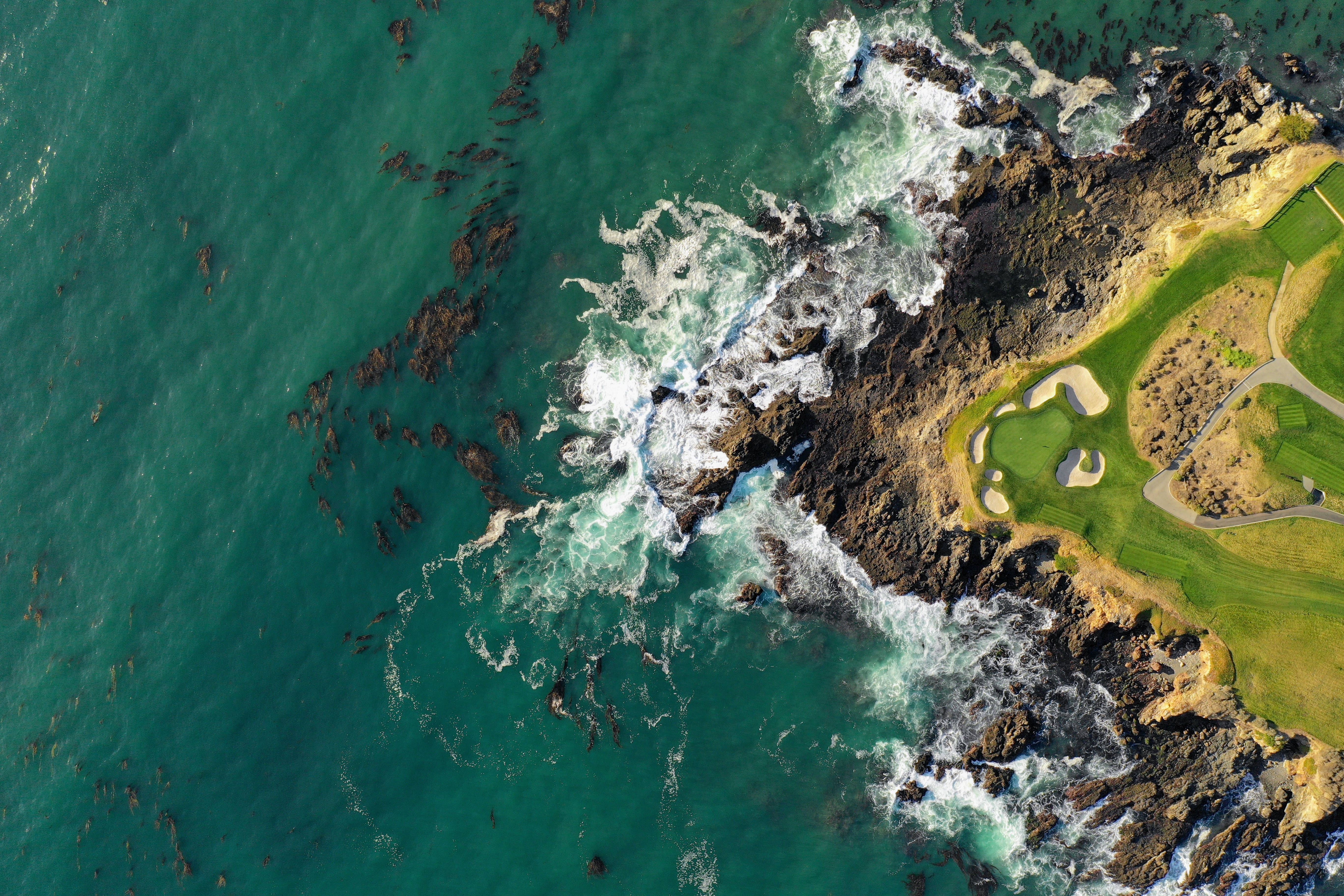 golf course, rocky shore, turquoise ocean, 5K Desktop Wallpaper