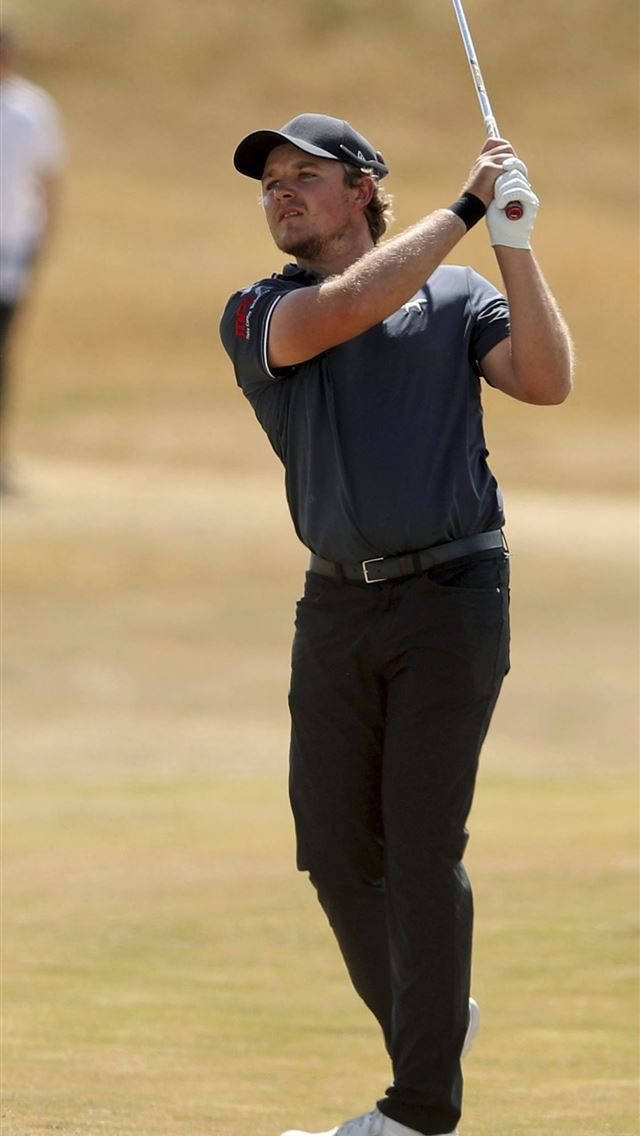 golf player, male golfer, mid-swing, SD Phone Wallpaper