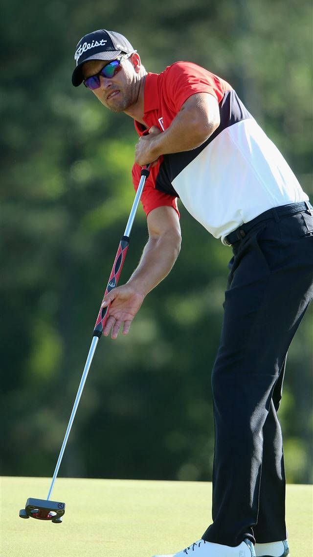 Golf Player, red and white shirt, sunlit green, SD Phone Wallpaper
