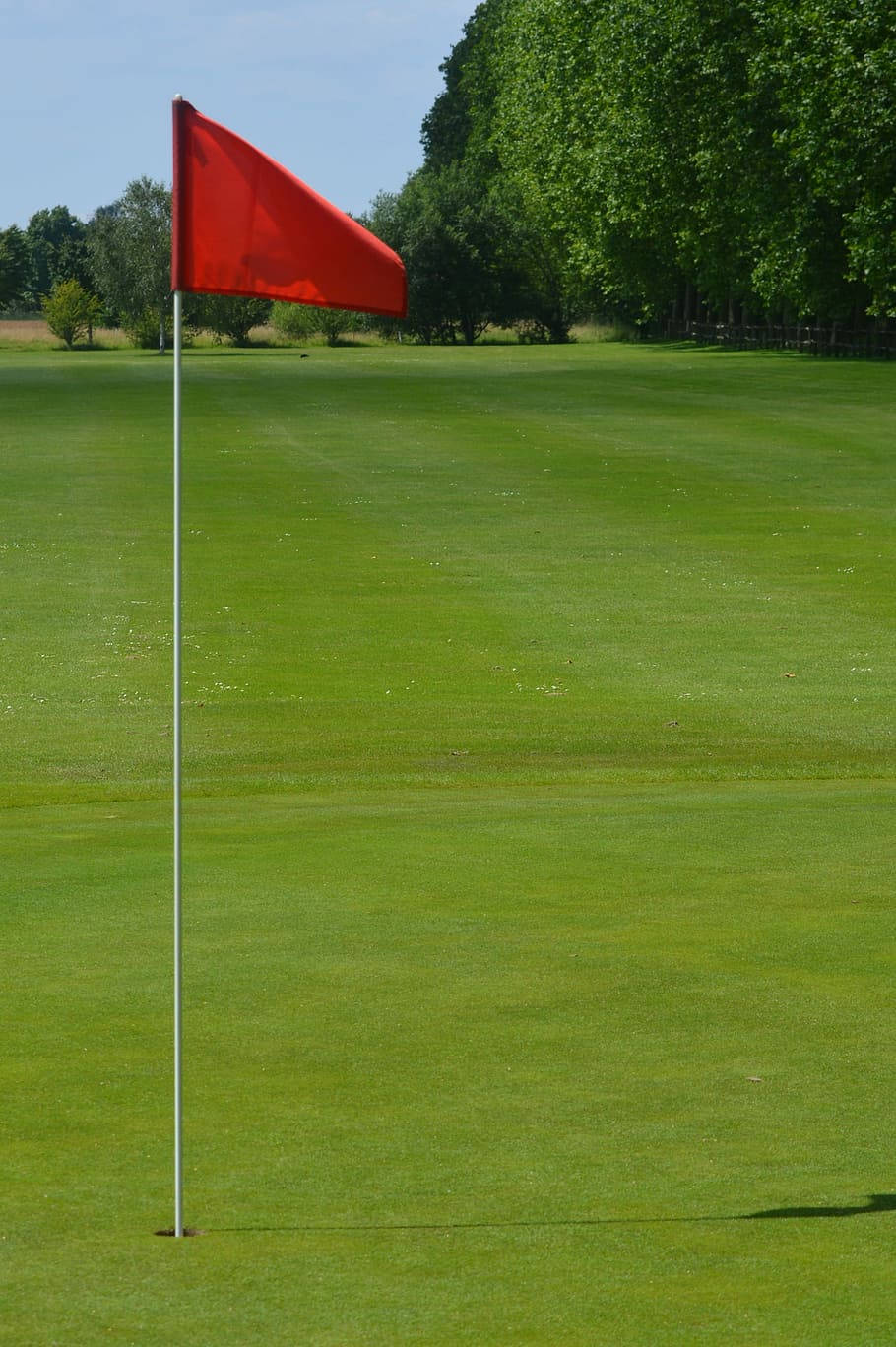 Red Flag Golf Phone, golf flag, pristine green fairway, HD Phone Wallpaper
