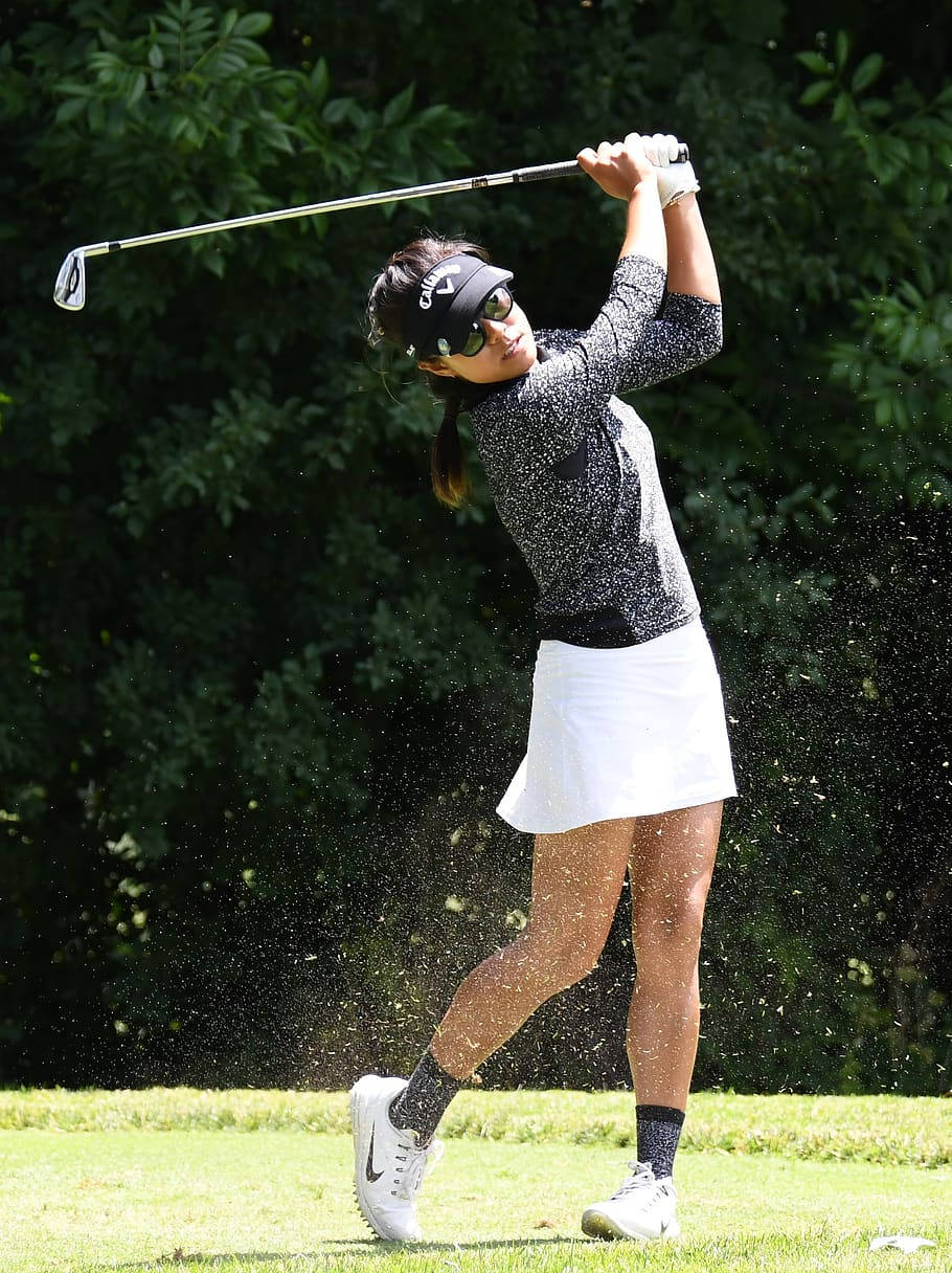 woman, swinging a club, golf phone, SD Phone Wallpaper
