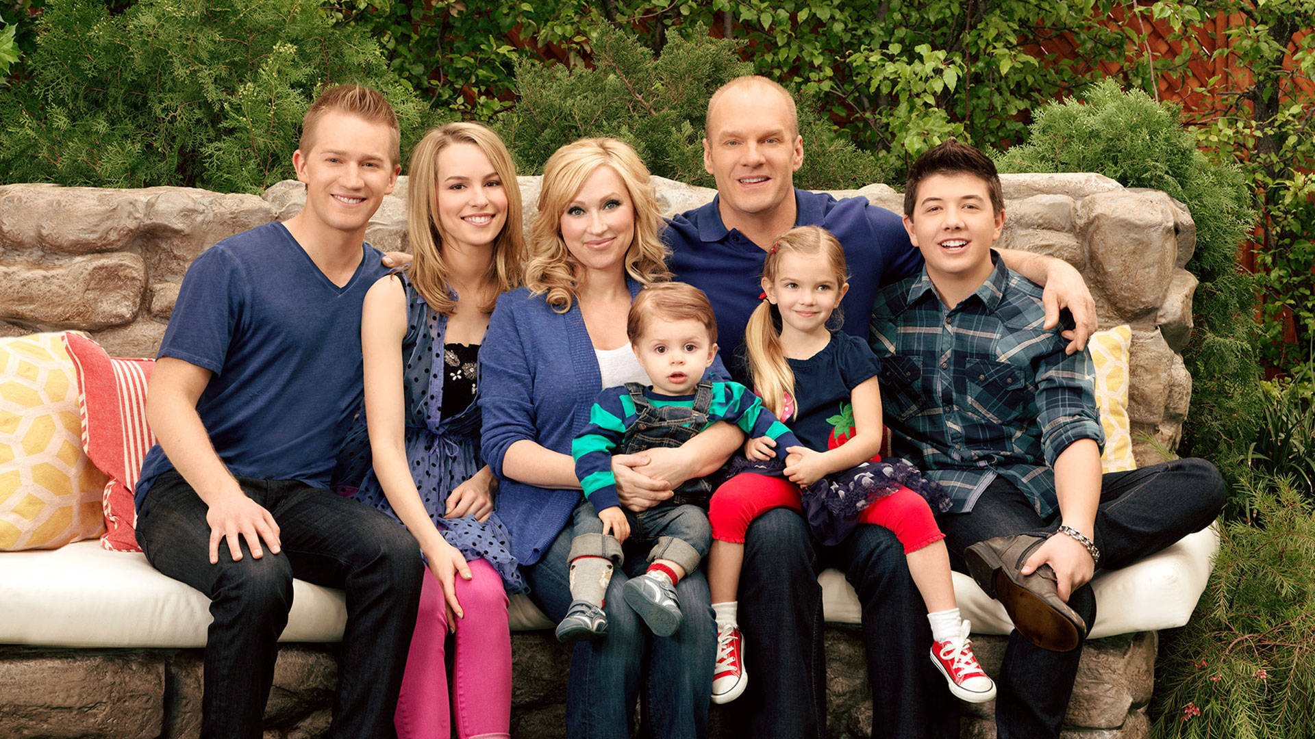 Good Luck Charlie, family of seven, stone bench, Full HD Desktop Wallpaper
