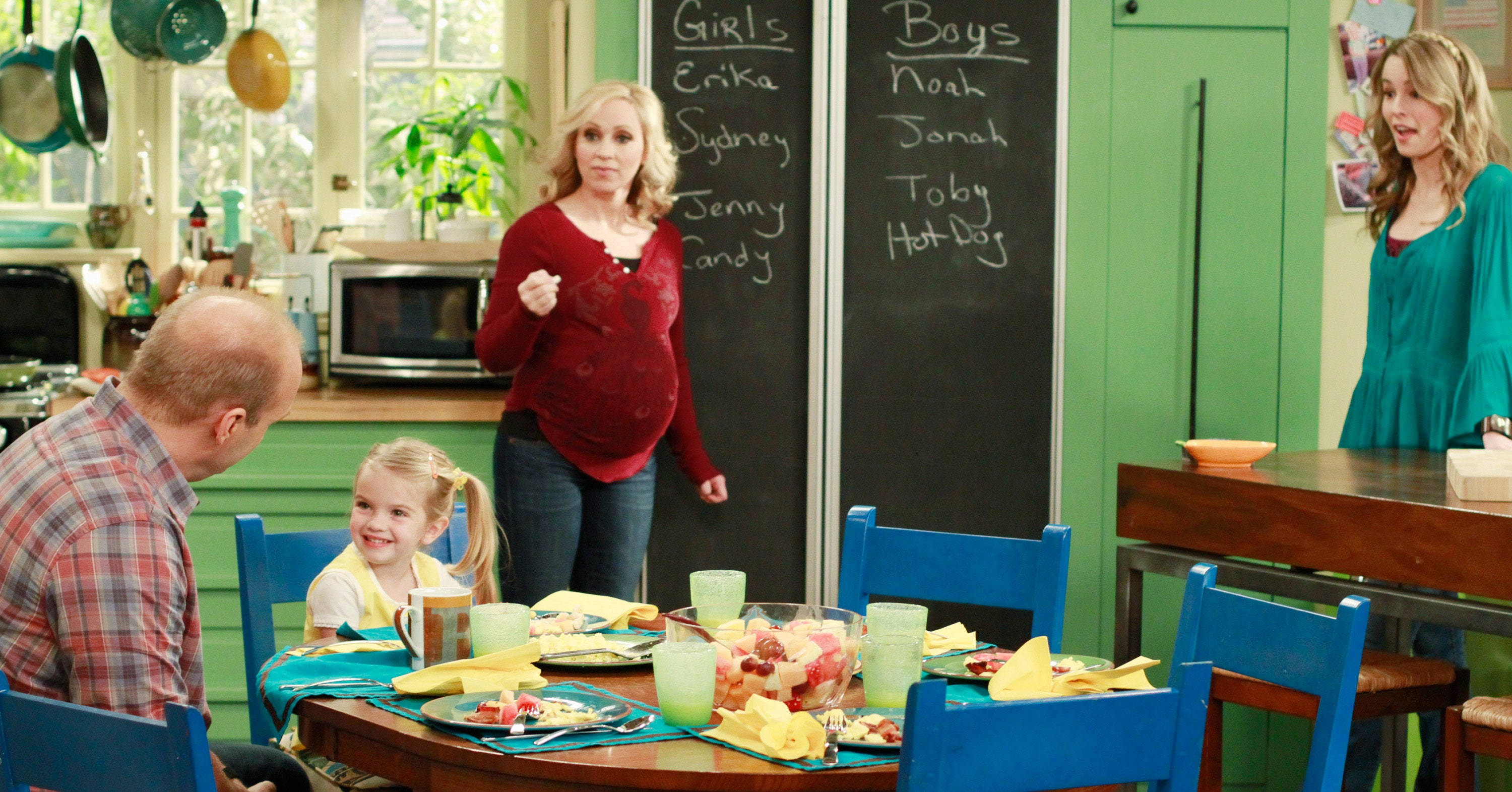Good Luck Charlie, chalkboard wall, colorful dining table, 2K Desktop Wallpaper