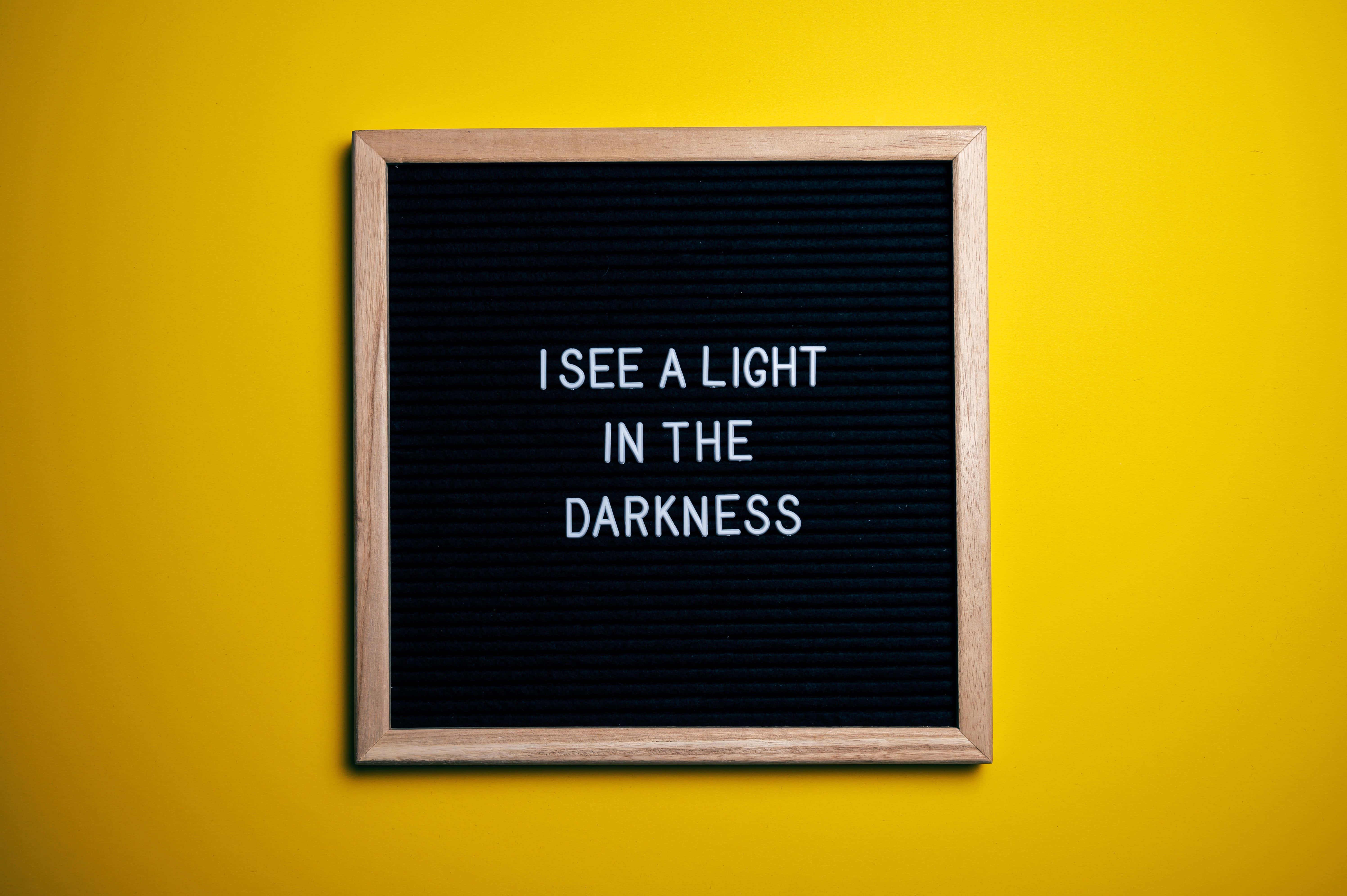 wooden-framed letterboard, white letters, I SEE A LIGHT IN THE DARKNESS, 5K Desktop Wallpaper