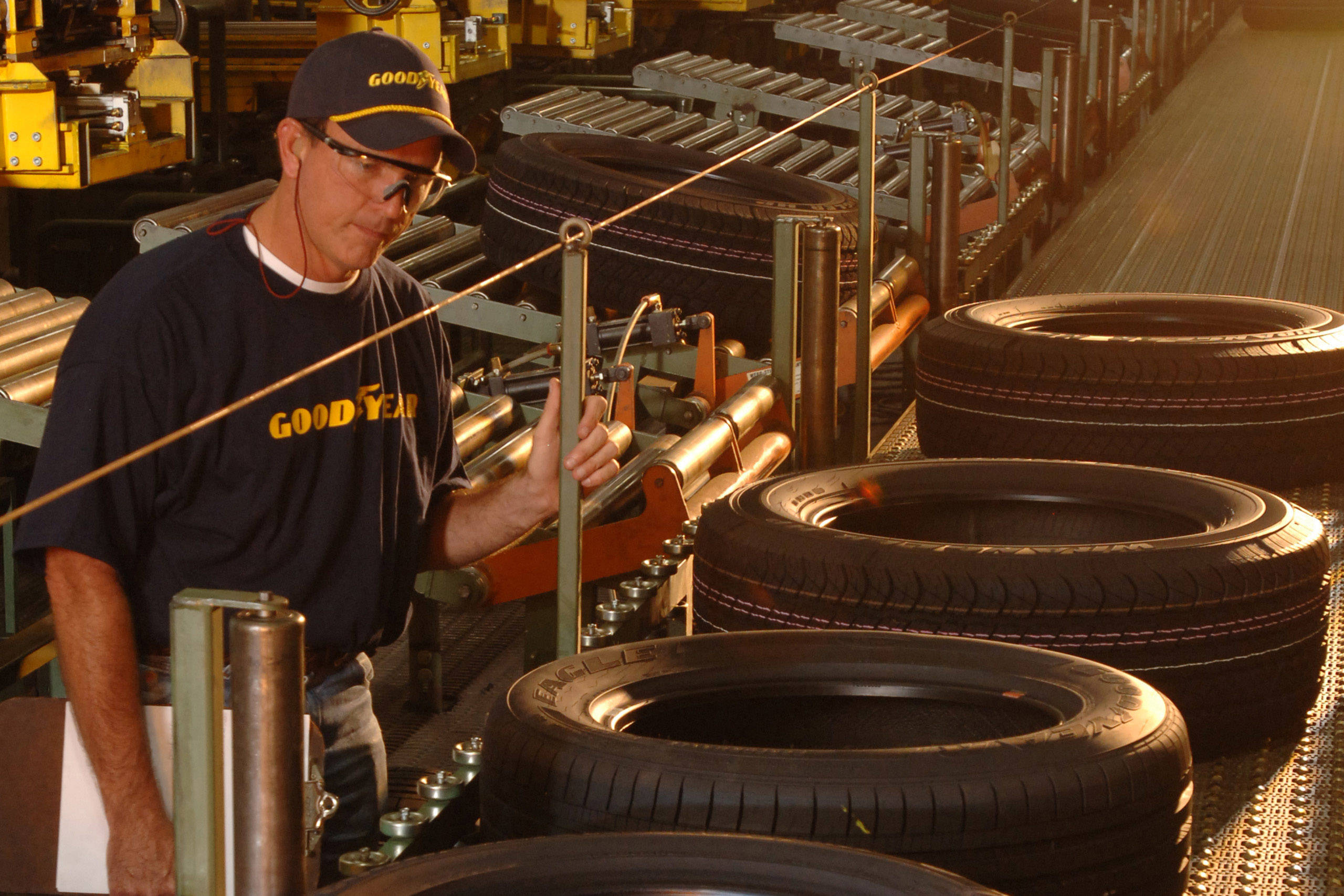 Goodyear, plant worker, tires, 2K Desktop Wallpaper