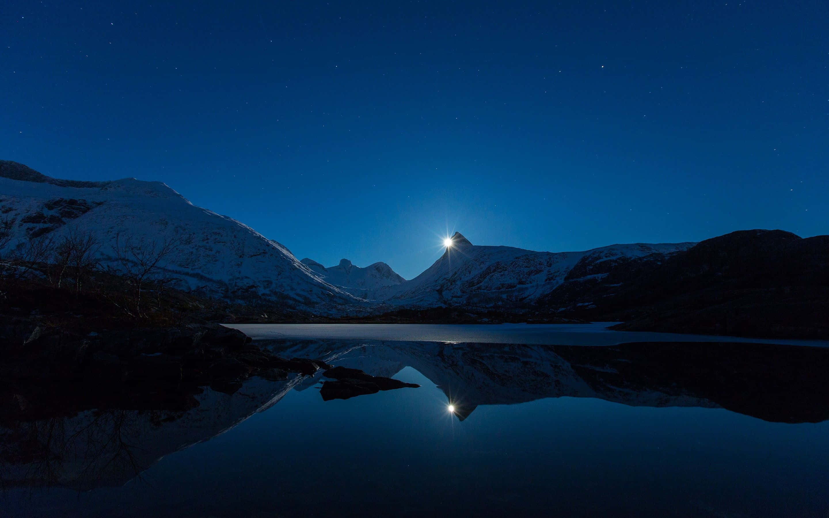 Google Pixel Water, lake, night, 2K Desktop Wallpaper