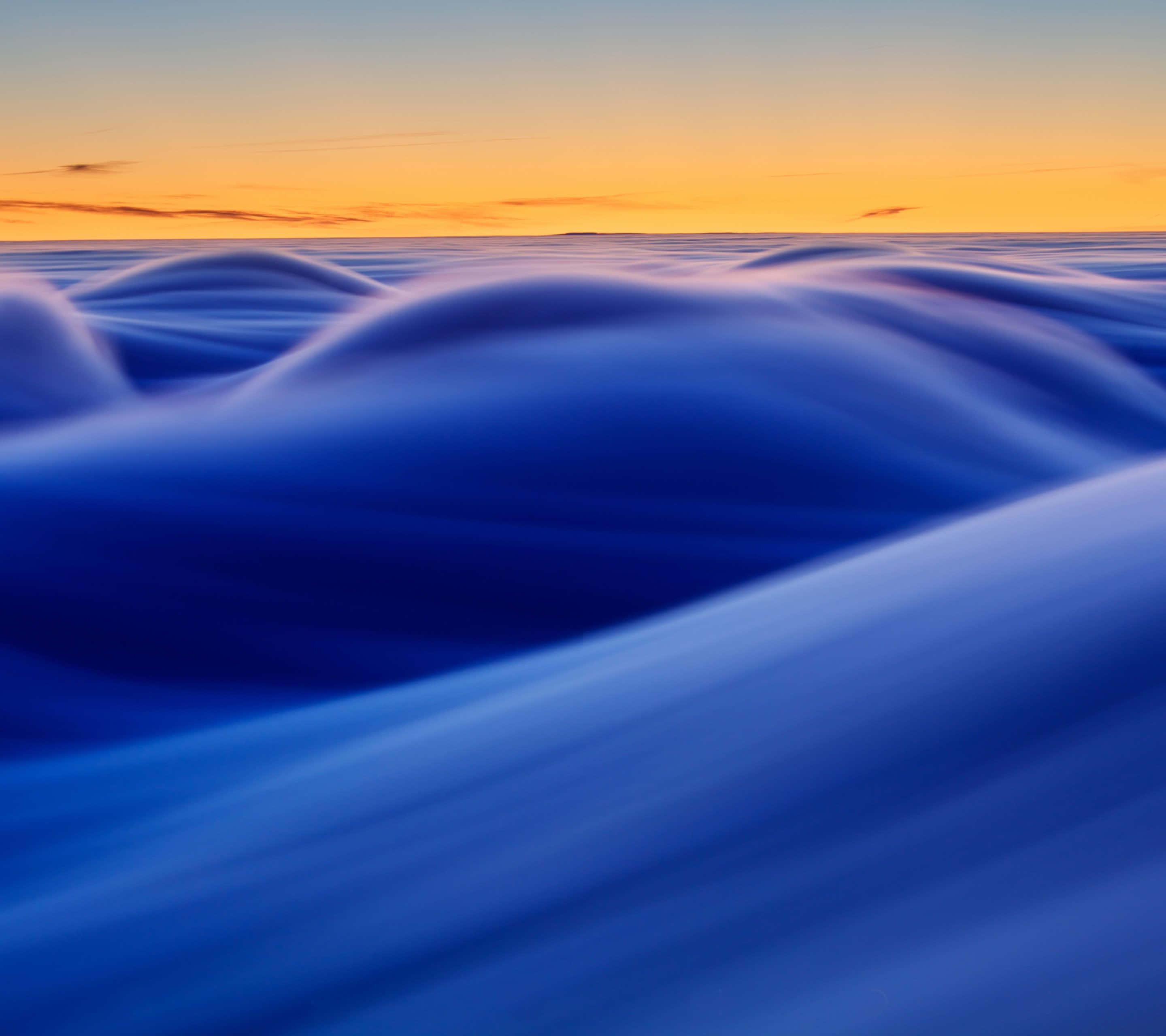 Google Pixel XL, blue waves, warm orange and blue sunset sky, 2K Desktop Wallpaper