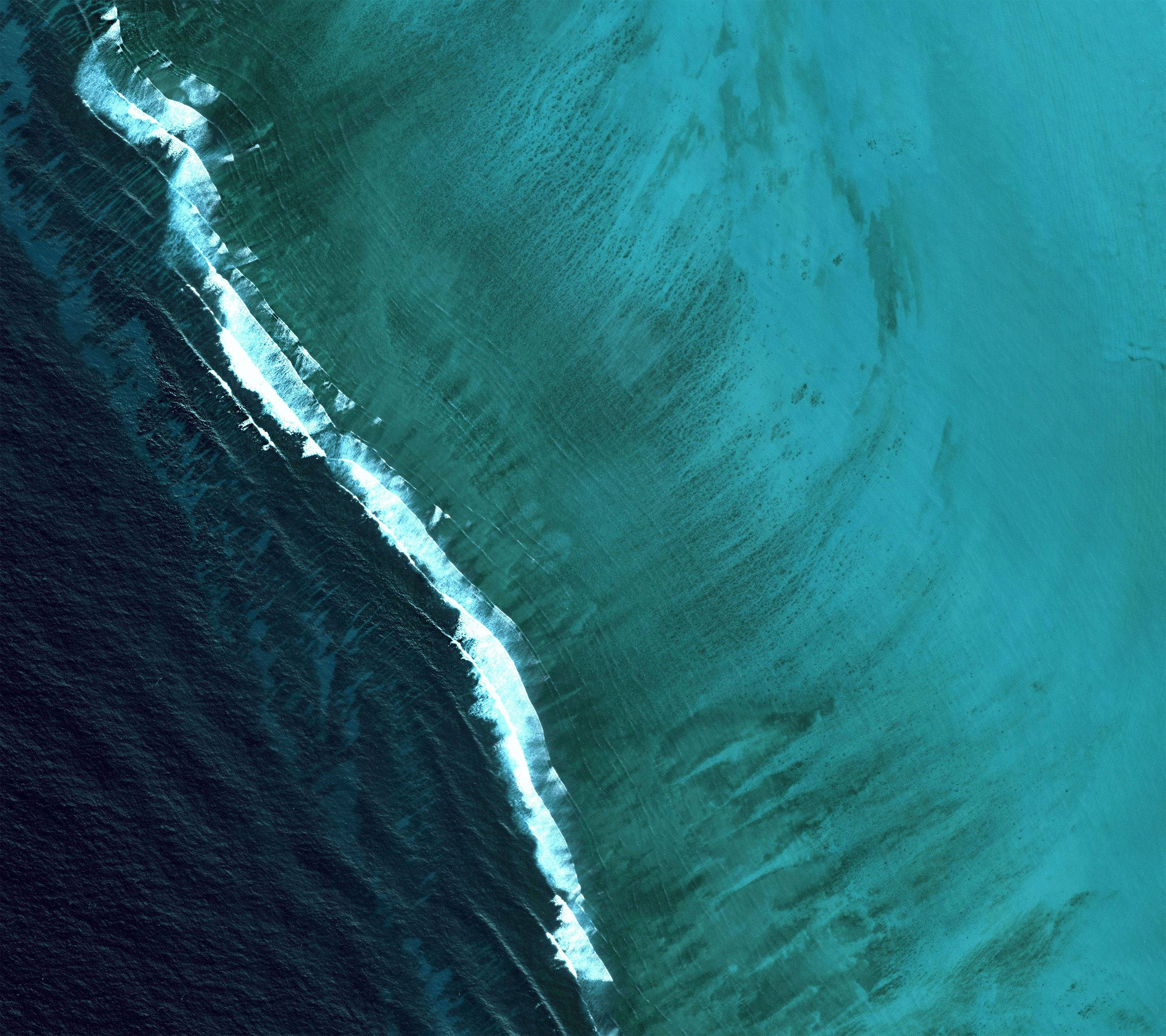Google Pixel, split sea color, ocean waves, 2K Desktop Wallpaper
