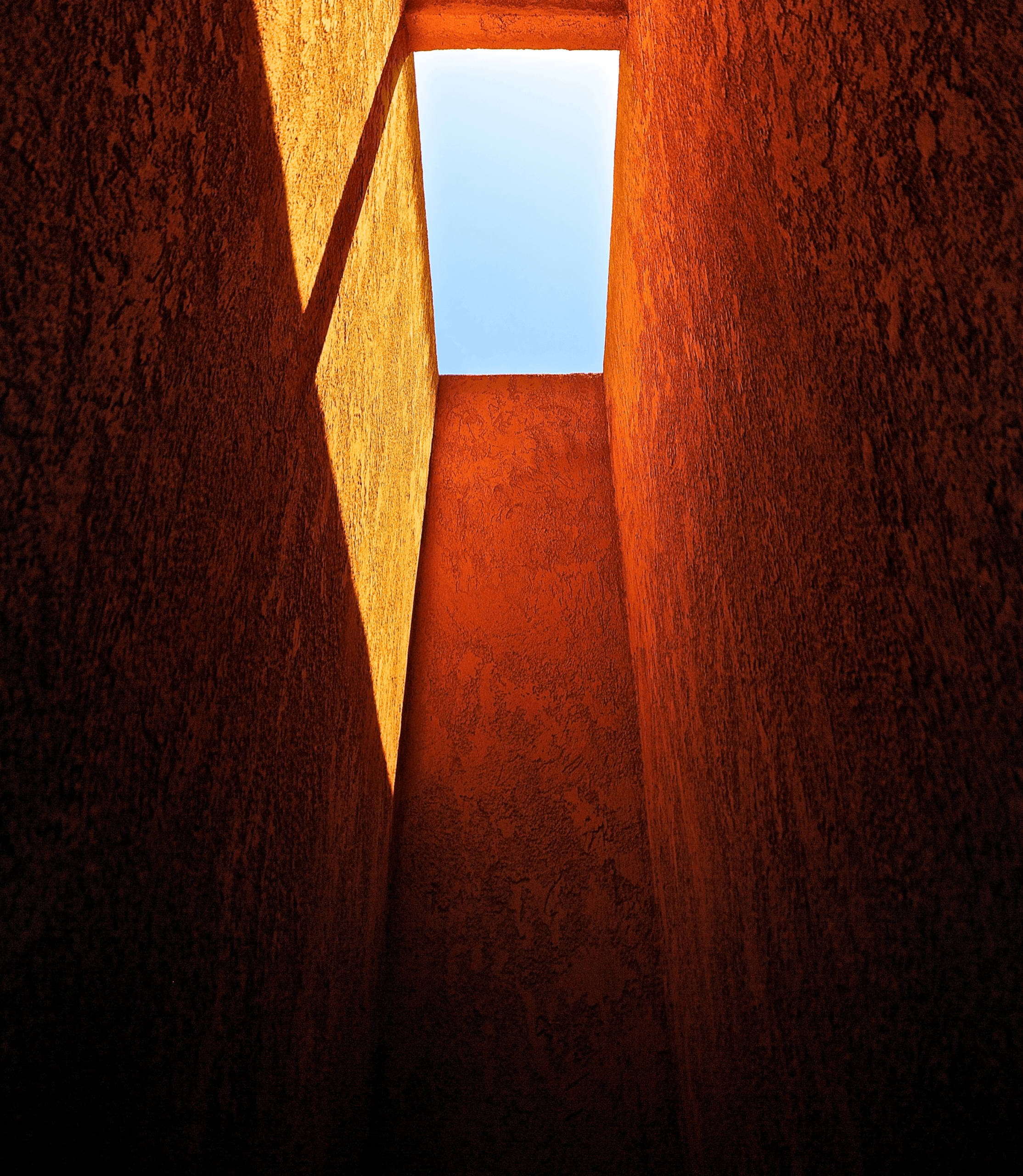 Google Pixel, brown concrete wall, sunlit crevice, 2K Phone Wallpaper