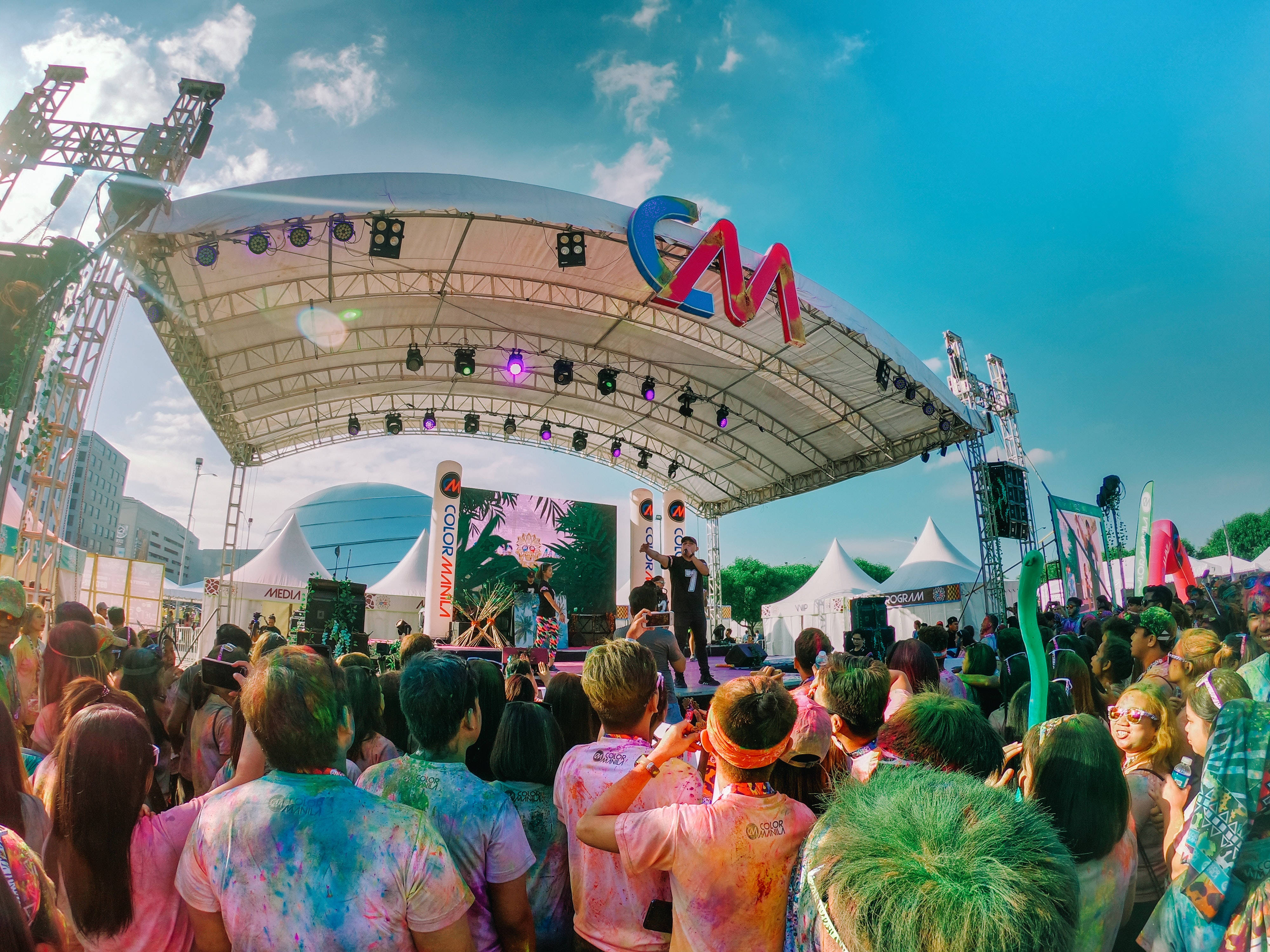 GoPro, music festival, colorful powder-covered festivalgoers, 4K Desktop Wallpaper