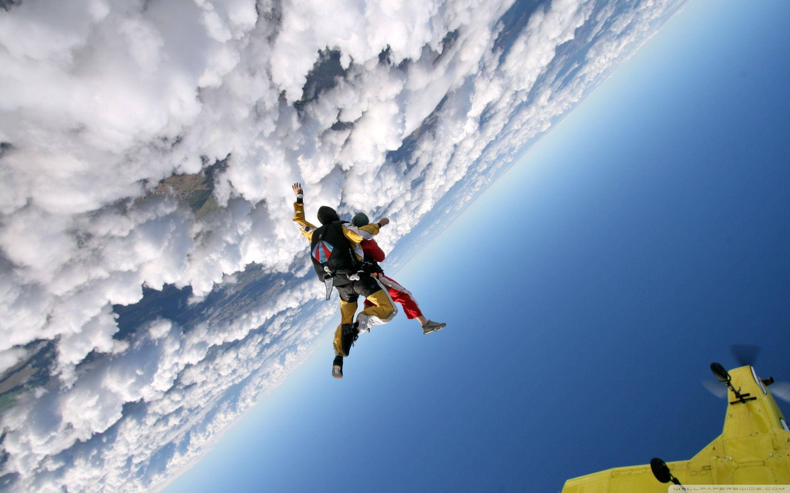 GoPro, skydivers, vast blue sky, 2K Desktop Wallpaper