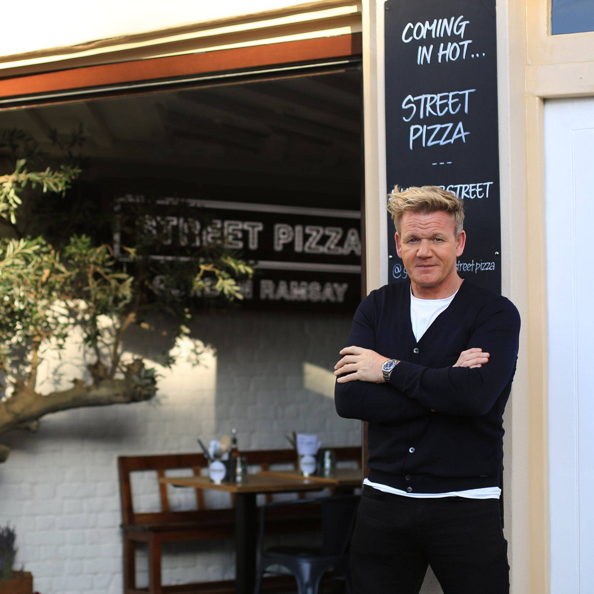 Gordon Ramsay, street pizza restaurant, bright daylight, Full HD Desktop Wallpaper