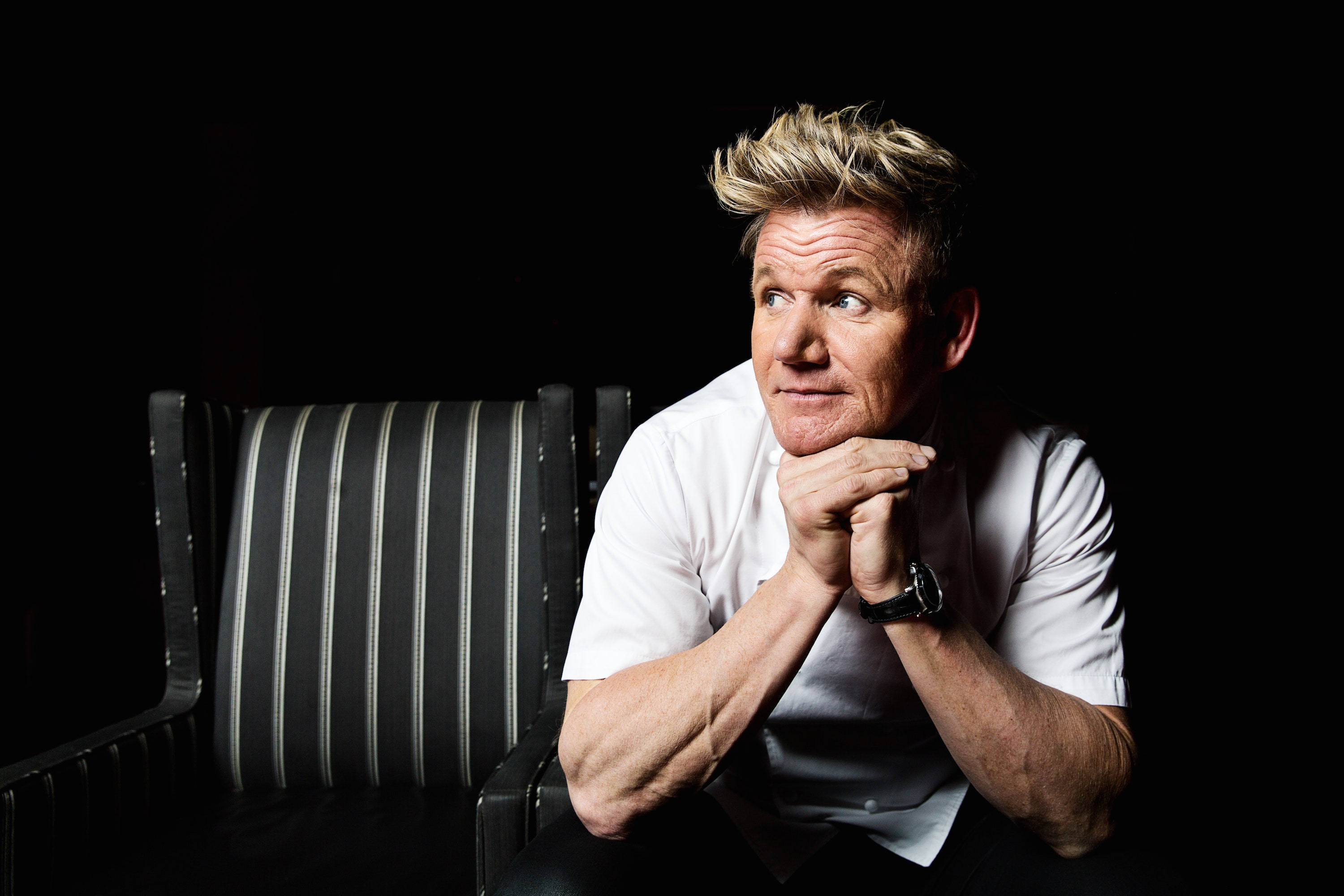 Gordon Ramsay, striped chair, black background, 2K Desktop Wallpaper