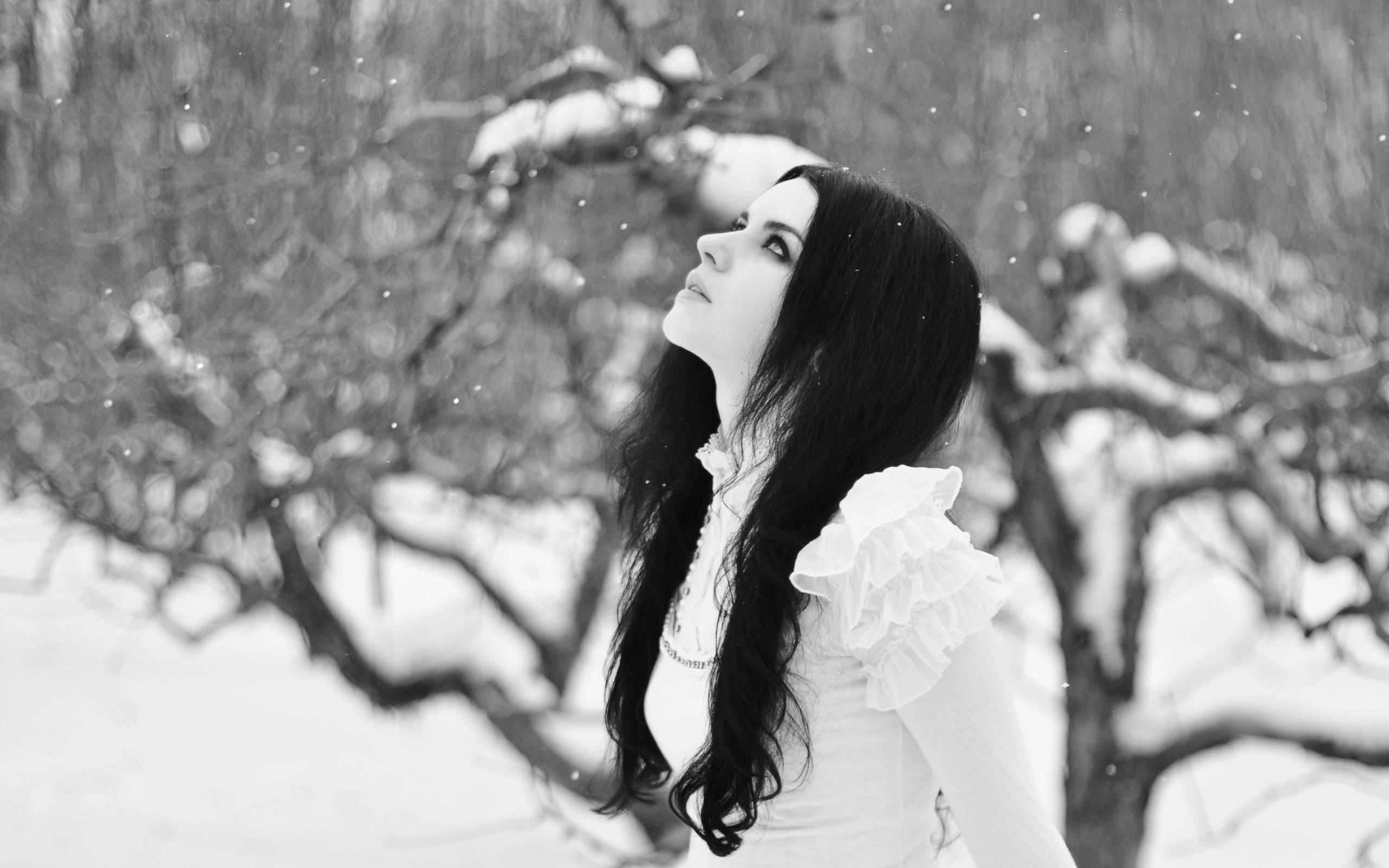 Goth Girl, snow, white dress, 2K Desktop Wallpaper