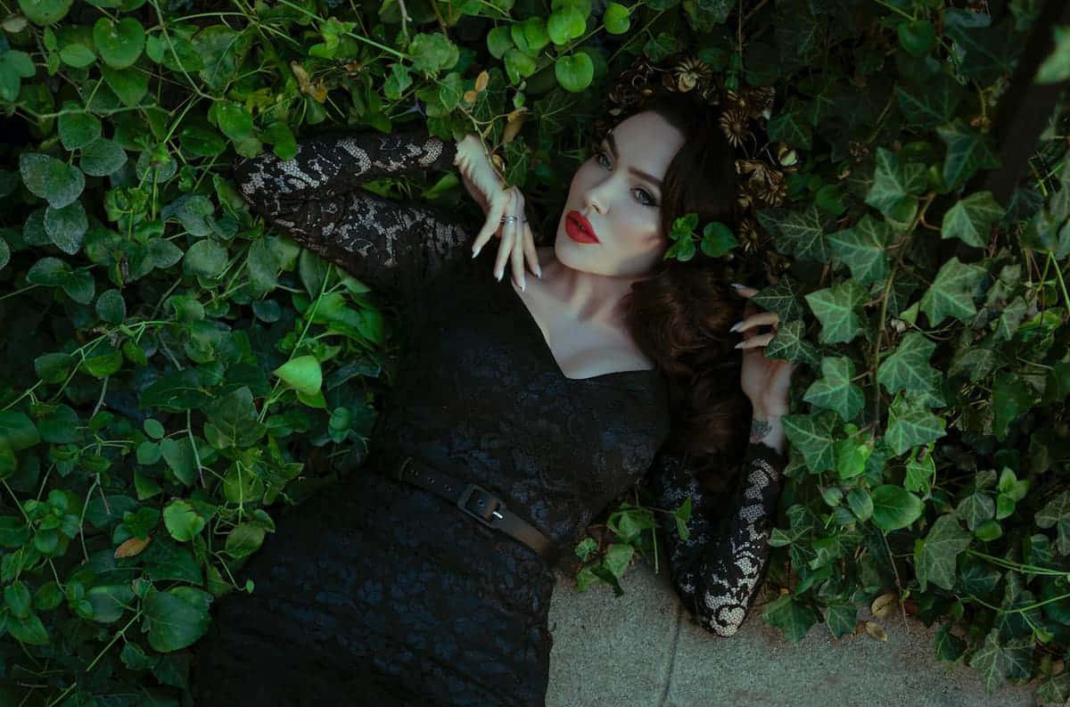 Gothic Fashion, black lace dress, lush green ivy, SD Desktop Wallpaper