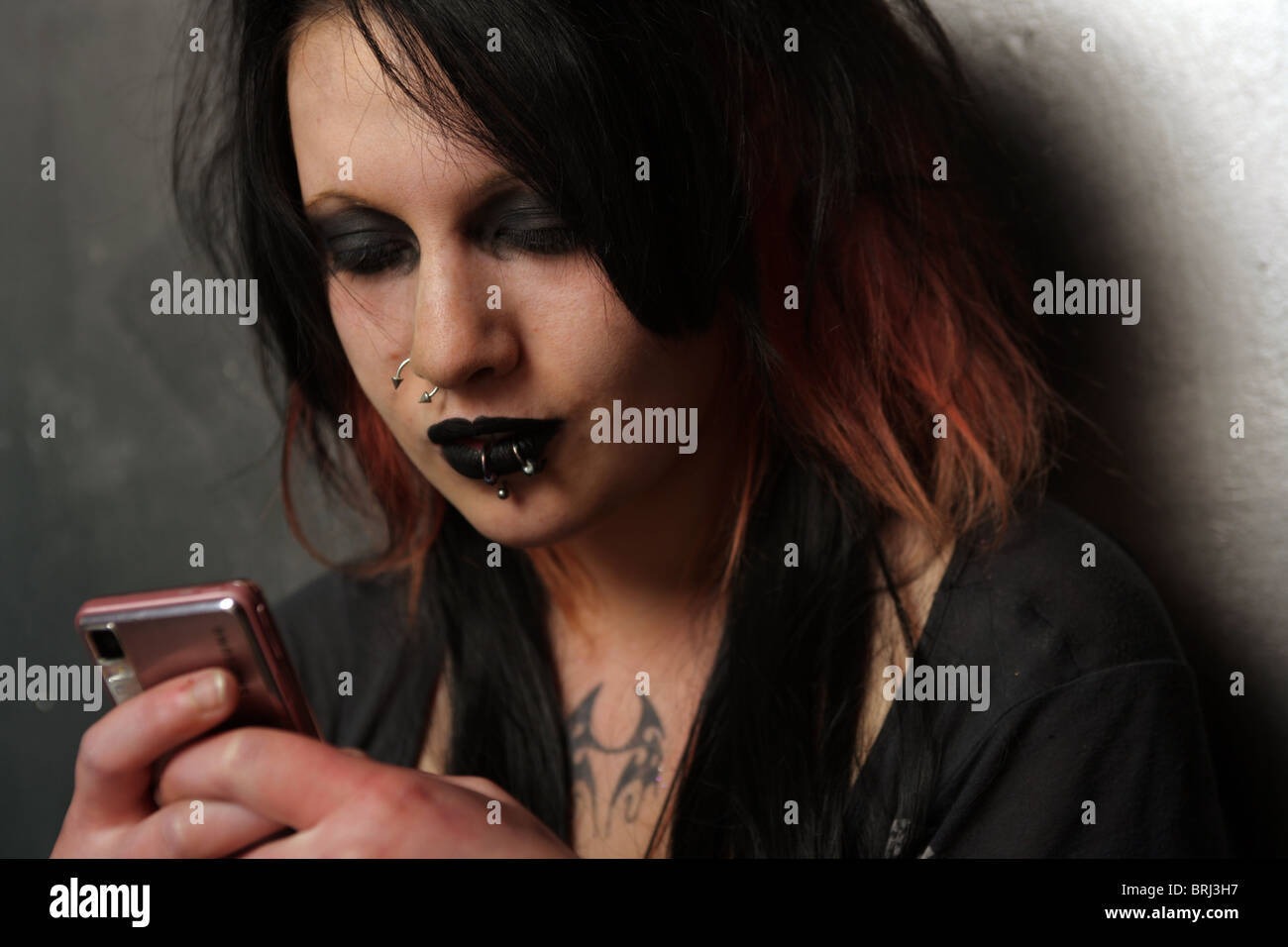 Gothic Phone, pink phone, dark makeup, HD Desktop Wallpaper