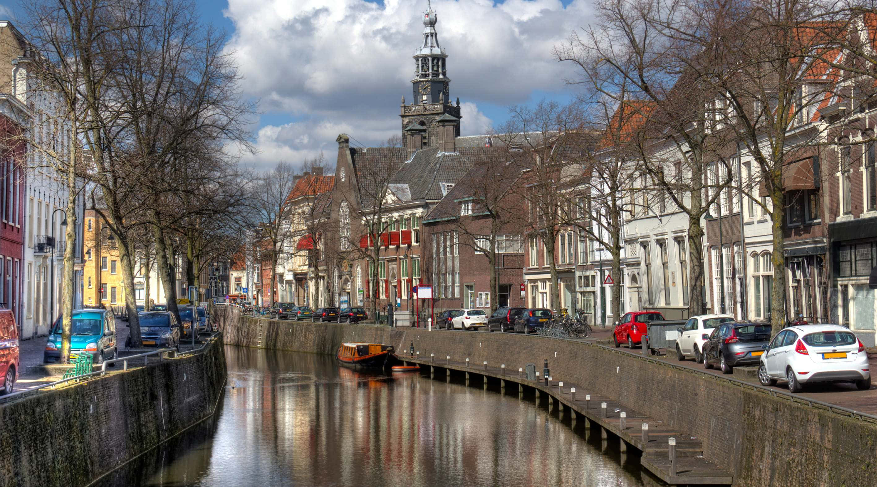 Gouda, historic city canal, Netherlands, 2K Desktop Wallpaper