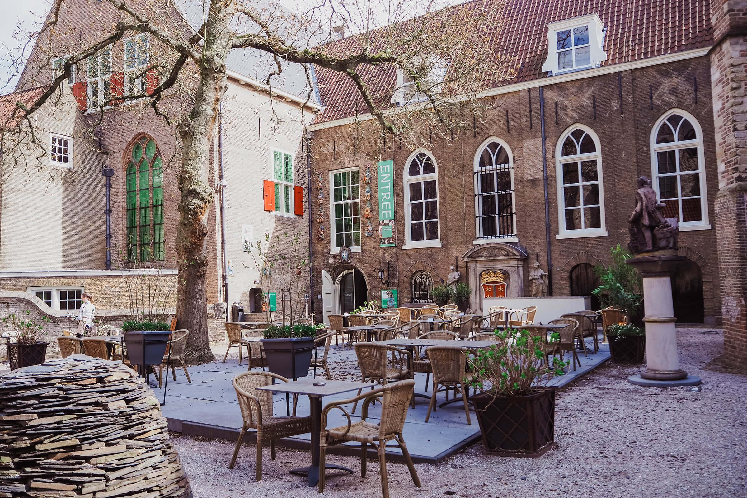 Gouda, historic courtyard cafe, wicker chairs, Full HD Desktop Wallpaper