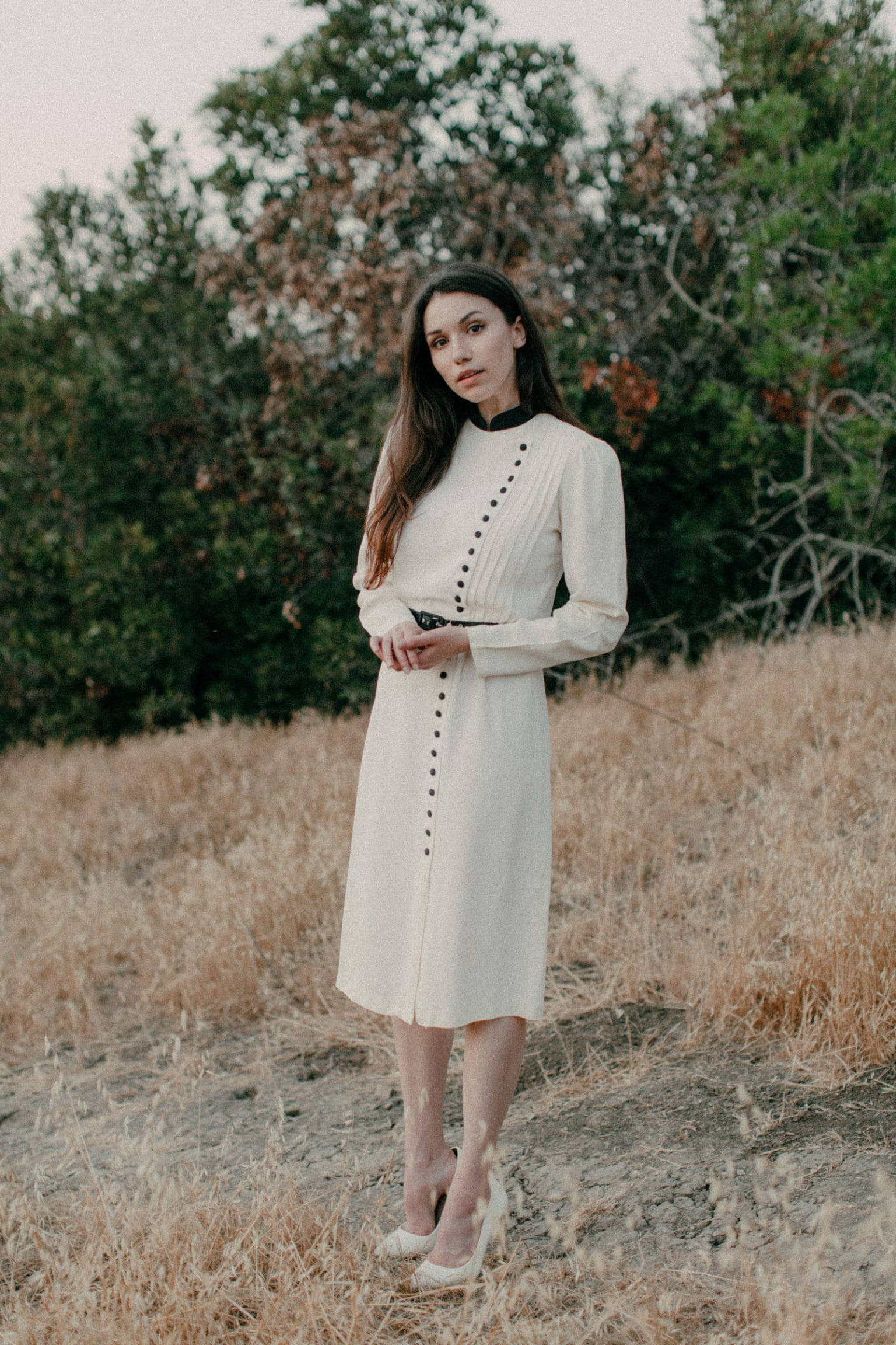 Grace Fulton, cream buttoned dress, field of dry grass, Full HD Phone Wallpaper